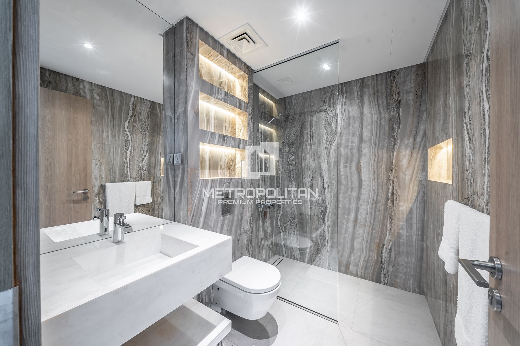 Vacant | Luxury Living | Marina and Skyline Views