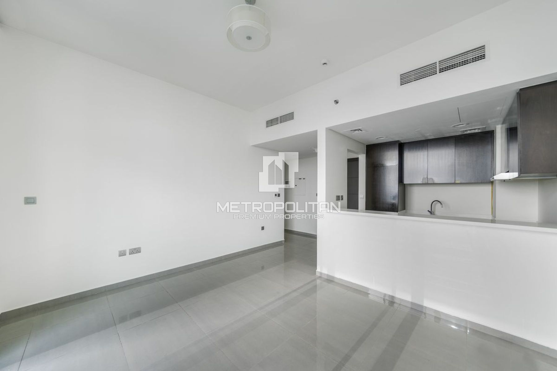 Spacious 3BR | Middle Floor | Prime Location