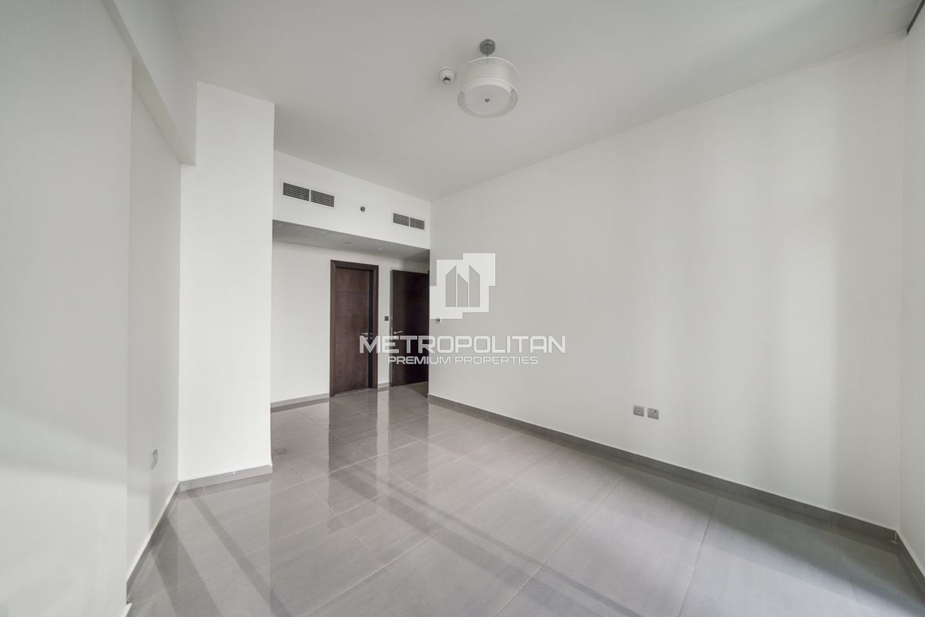 Spacious 3BR | Middle Floor | Prime Location