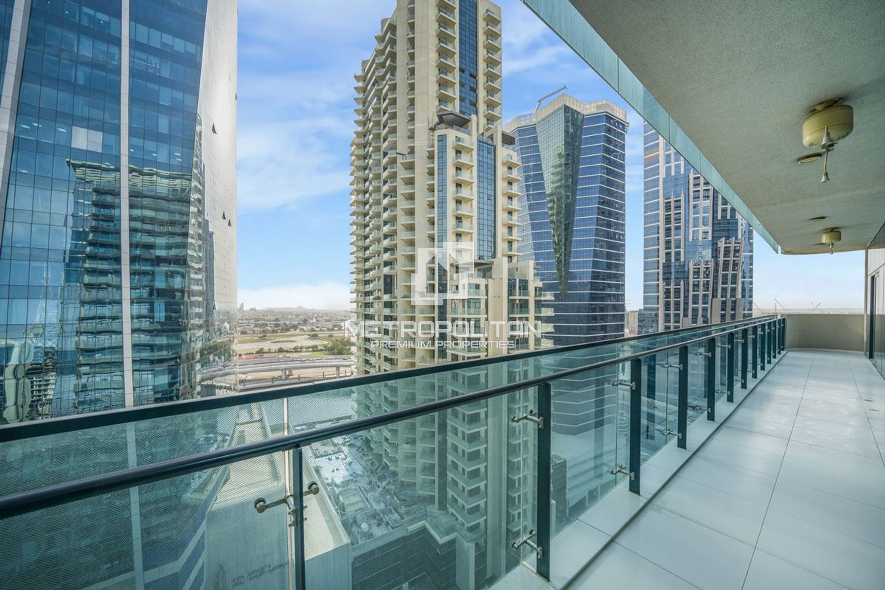 Spacious 3BR | Middle Floor | Prime Location