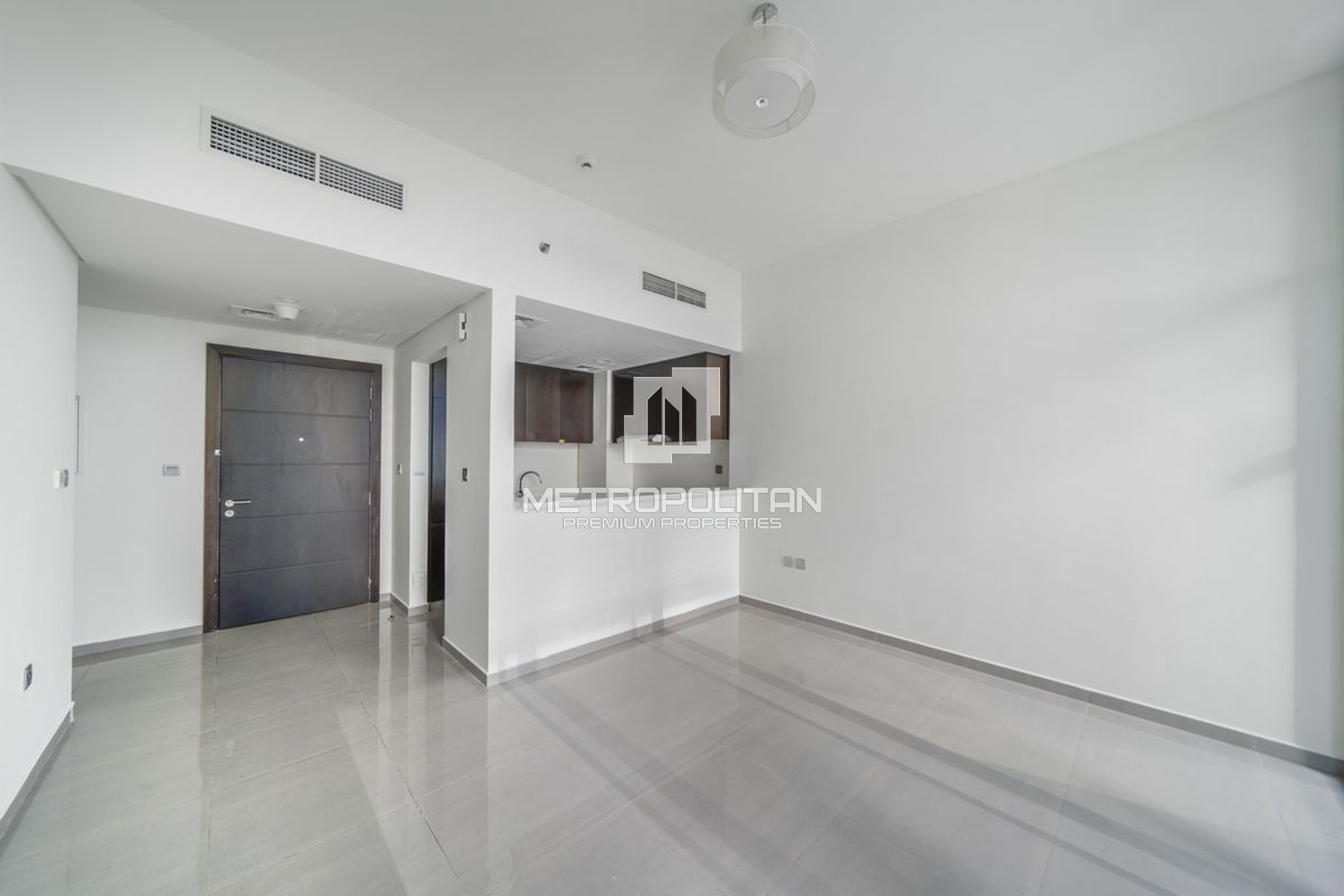 Spacious 3BR | Middle Floor | Prime Location