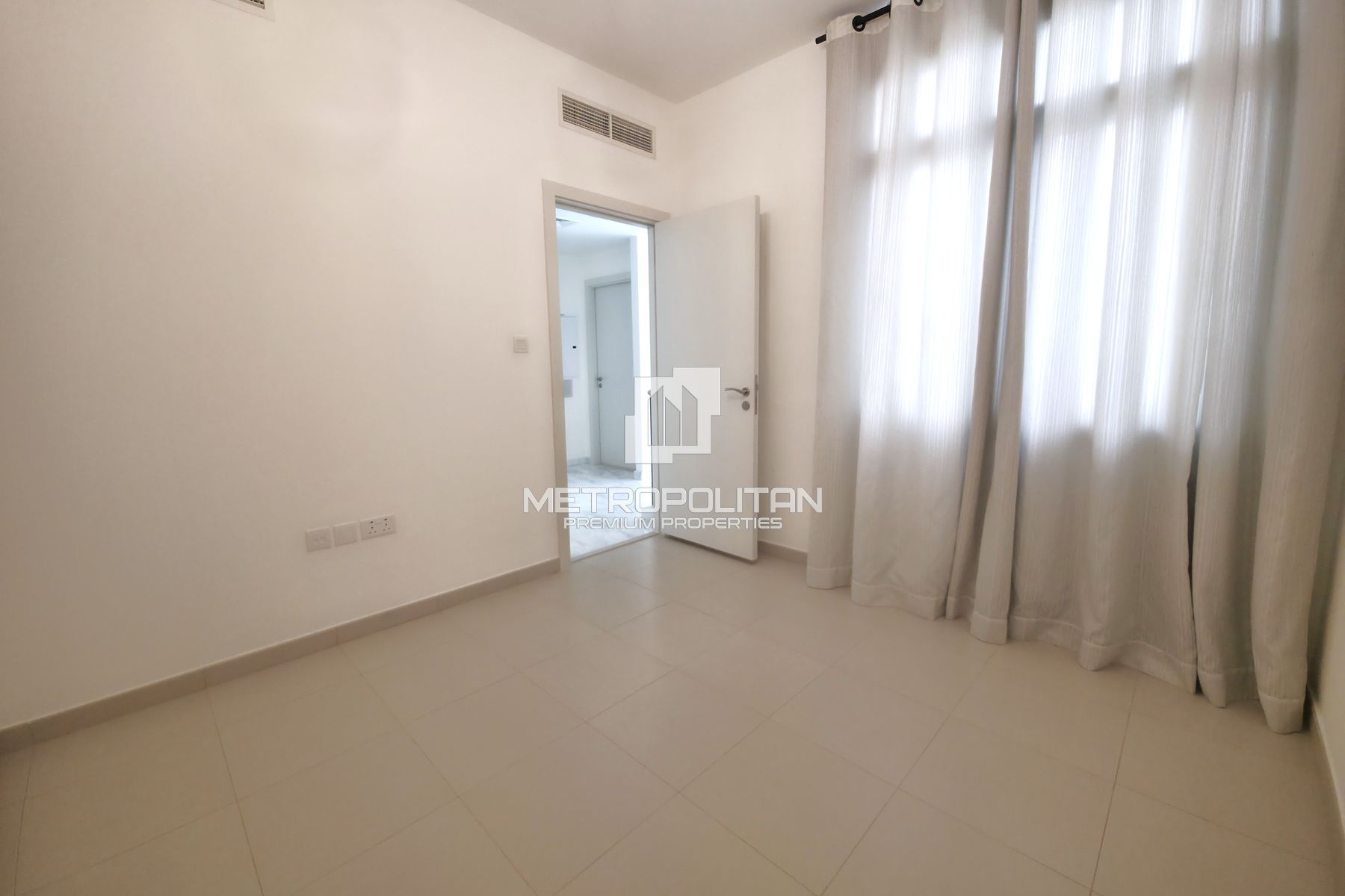 3BR Townhouse for Sale in Town Square – MPS-49140