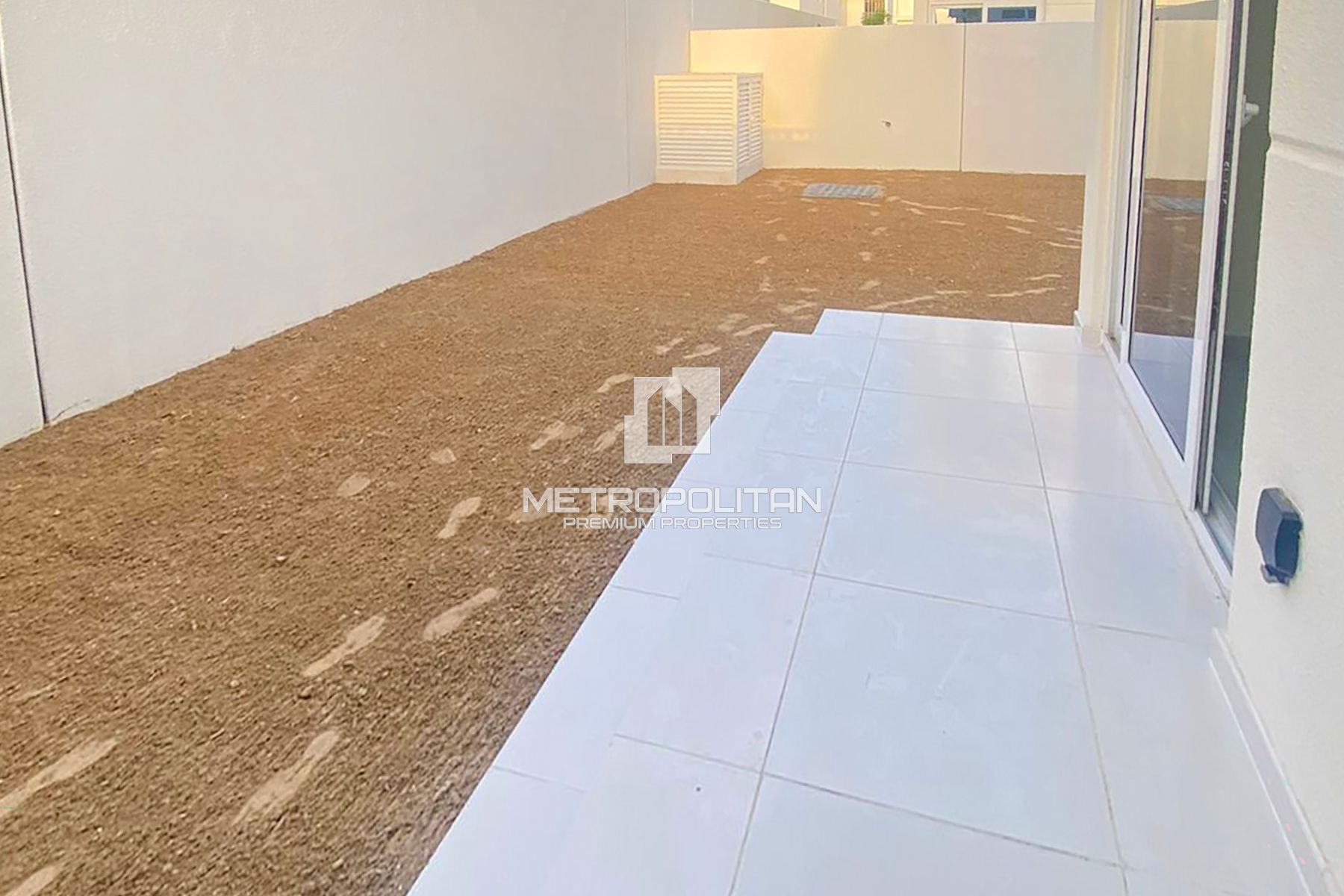 End Corner | Closed Kitchen | Prime Location