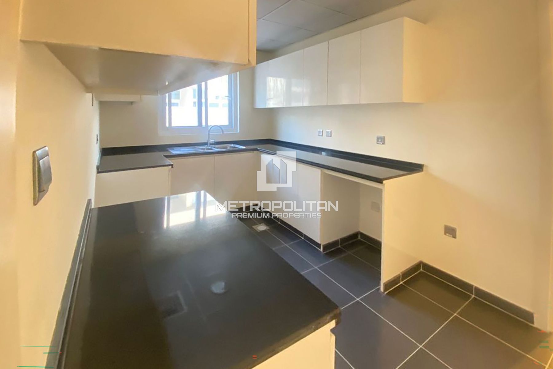 End Corner | Closed Kitchen | Prime Location