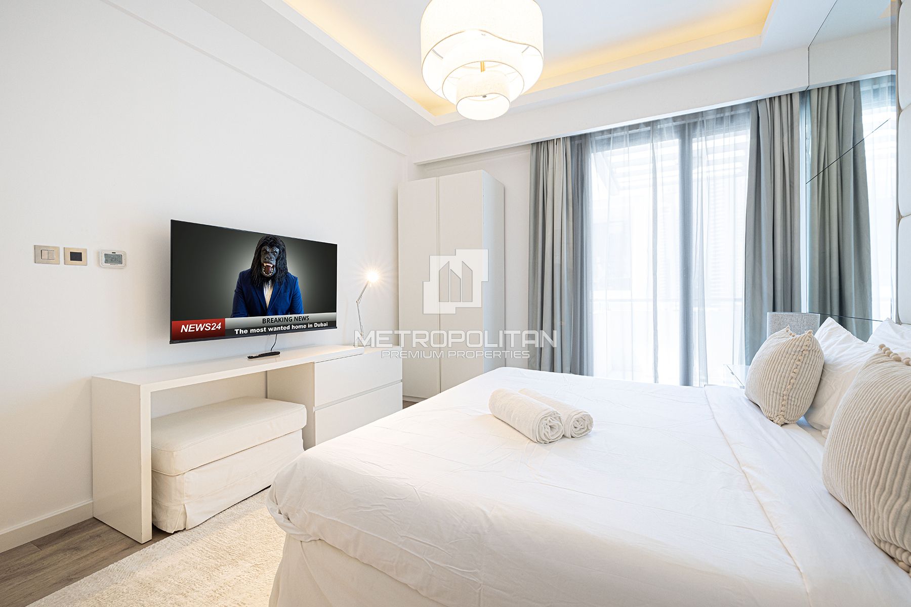 Spacious Duplex Residence | Bright  Marina View |