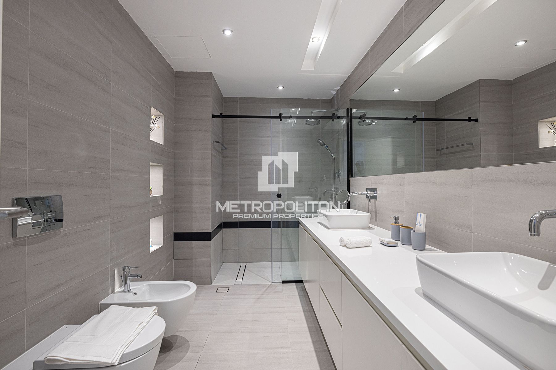 Spacious Duplex Residence | Bright  Marina View |