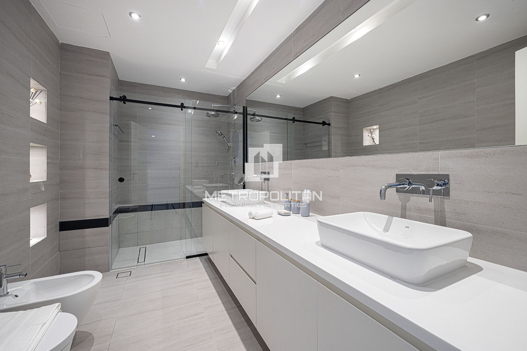 Spacious Duplex Residence | Bright  Marina View |