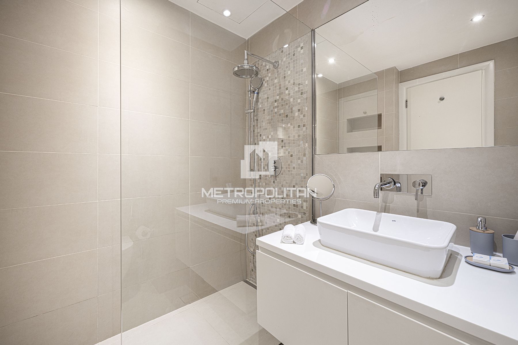 Spacious Duplex Residence | Bright  Marina View |