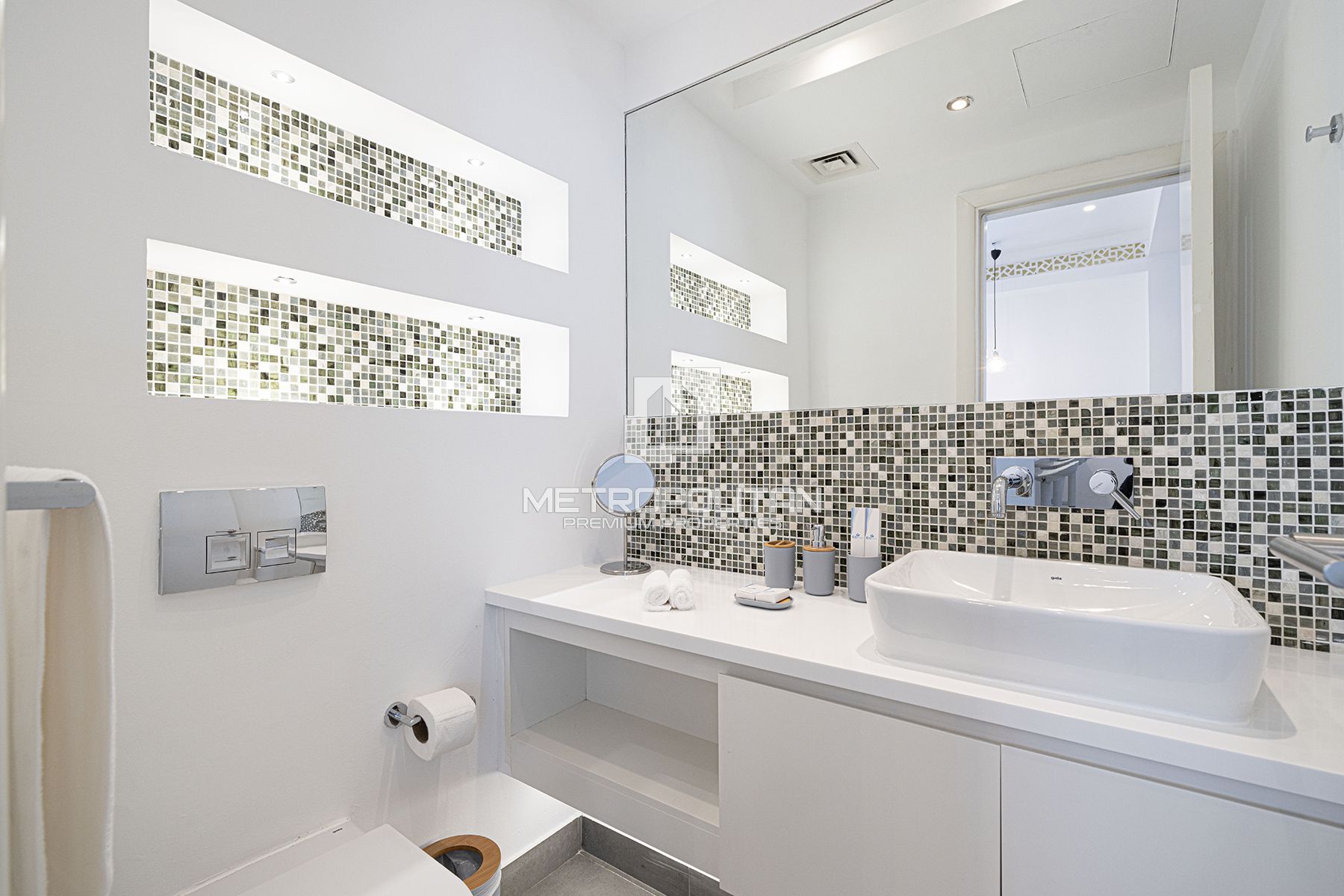 Spacious Duplex Residence | Bright  Marina View |