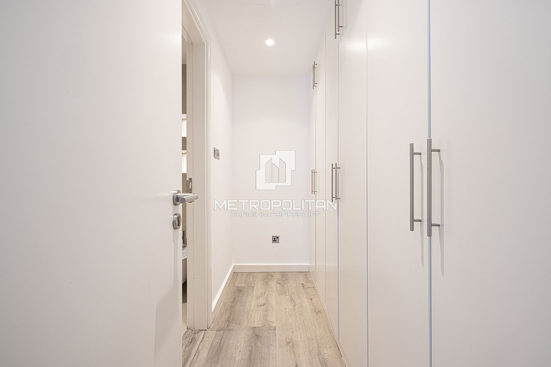 Spacious Duplex Residence | Bright  Marina View |