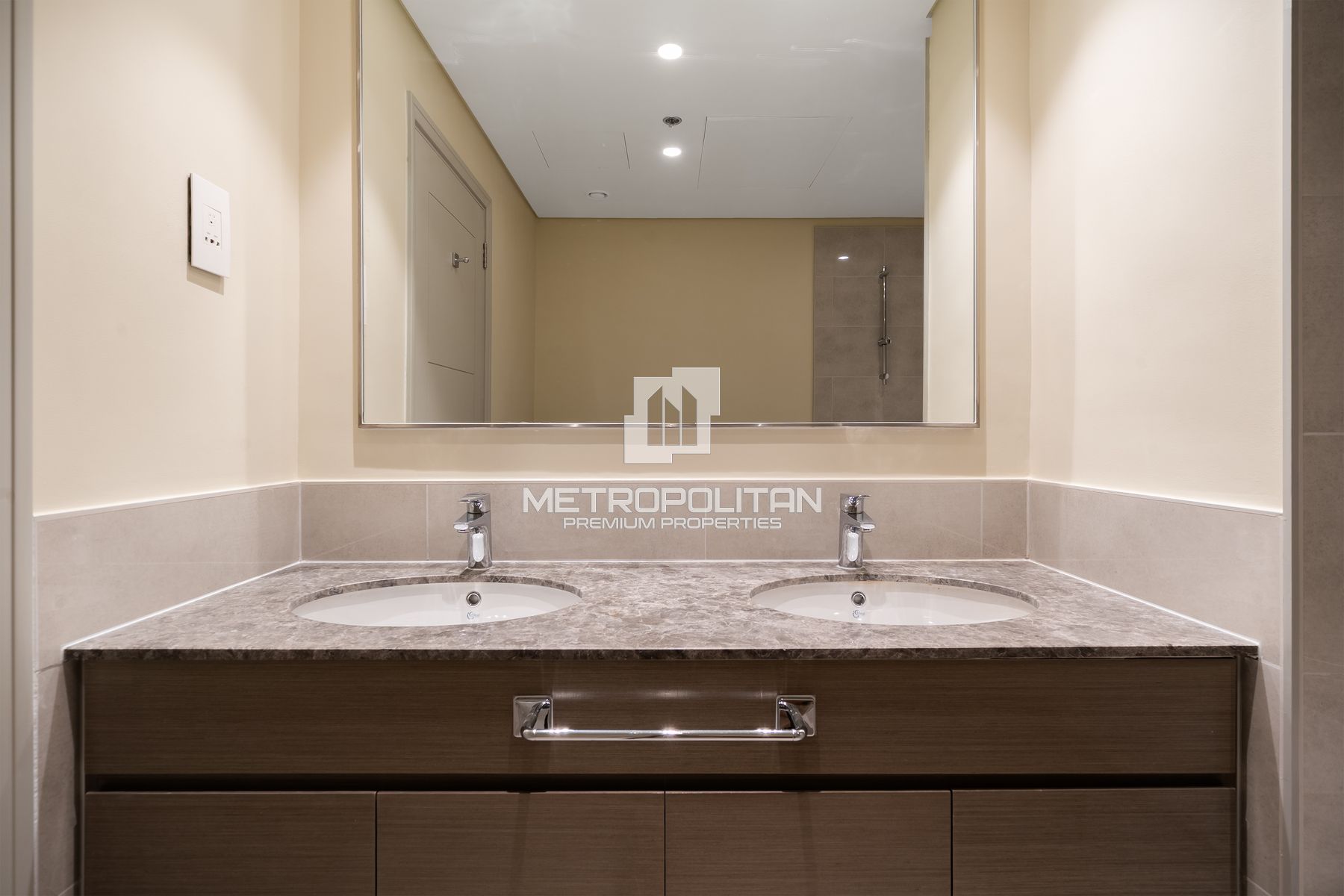High Floor | Sea And Blvd View | Vacant Unit