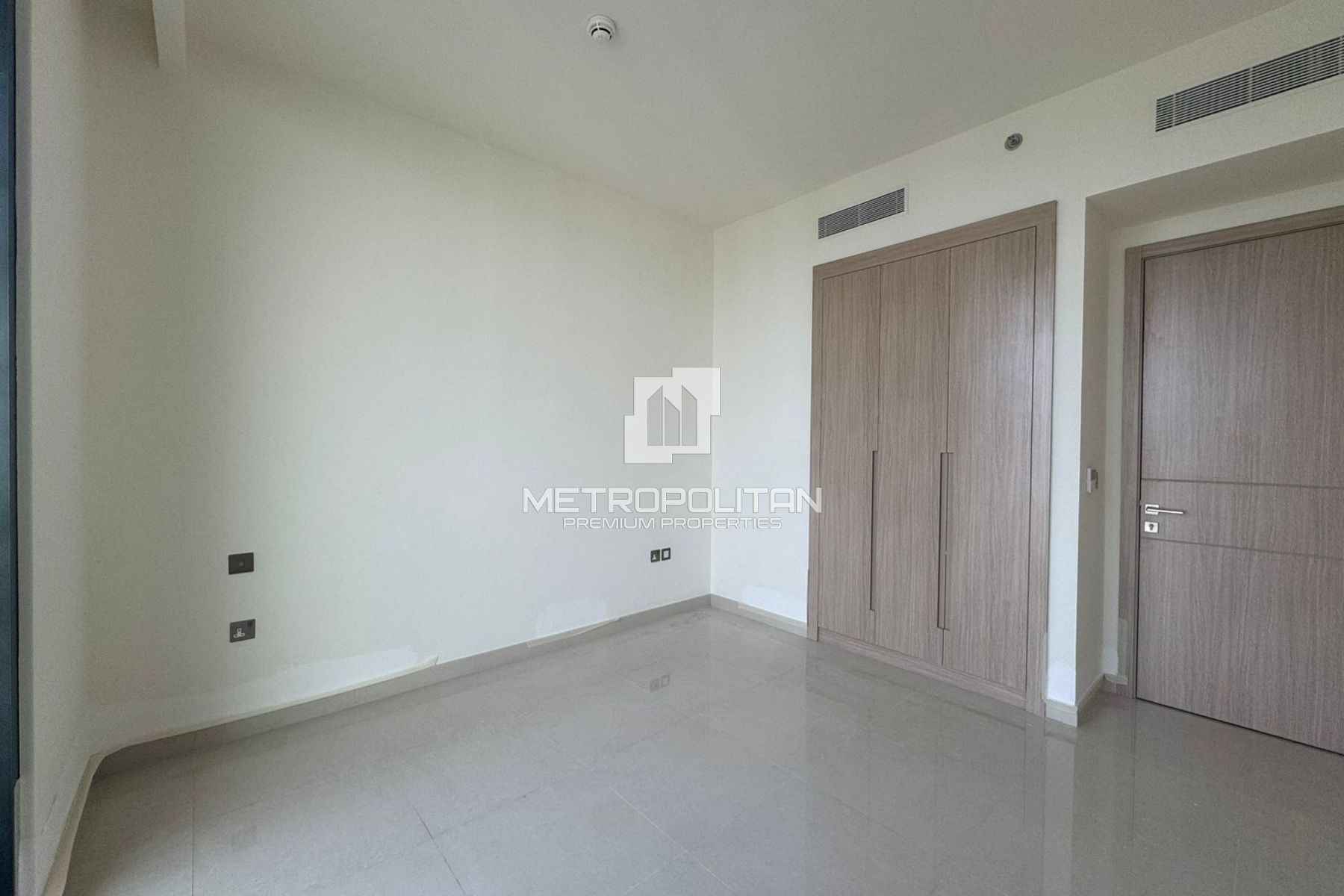 Ready to Move In | High Floor | Beachfront Living