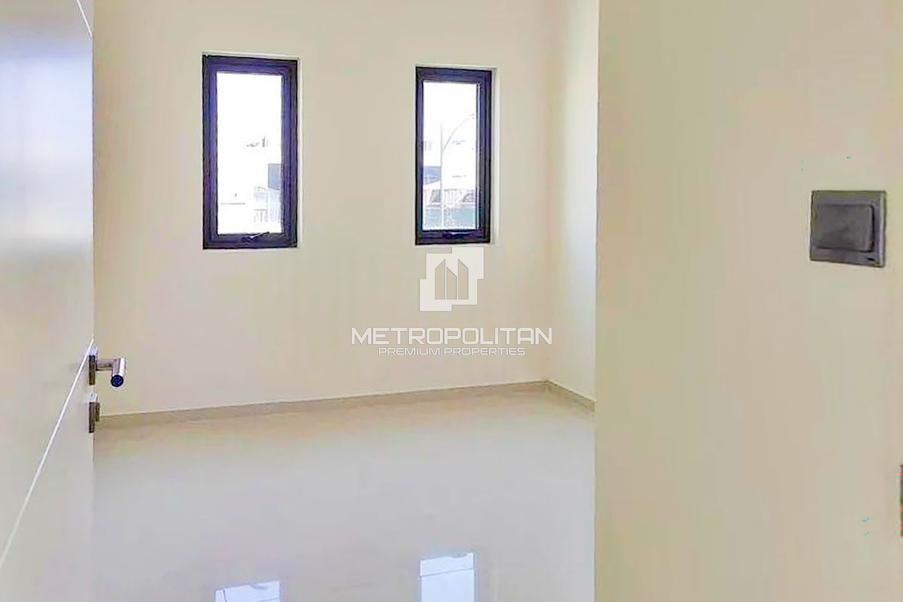 R2M14 | Near Pool | 3+Maid | Closed Kitchen