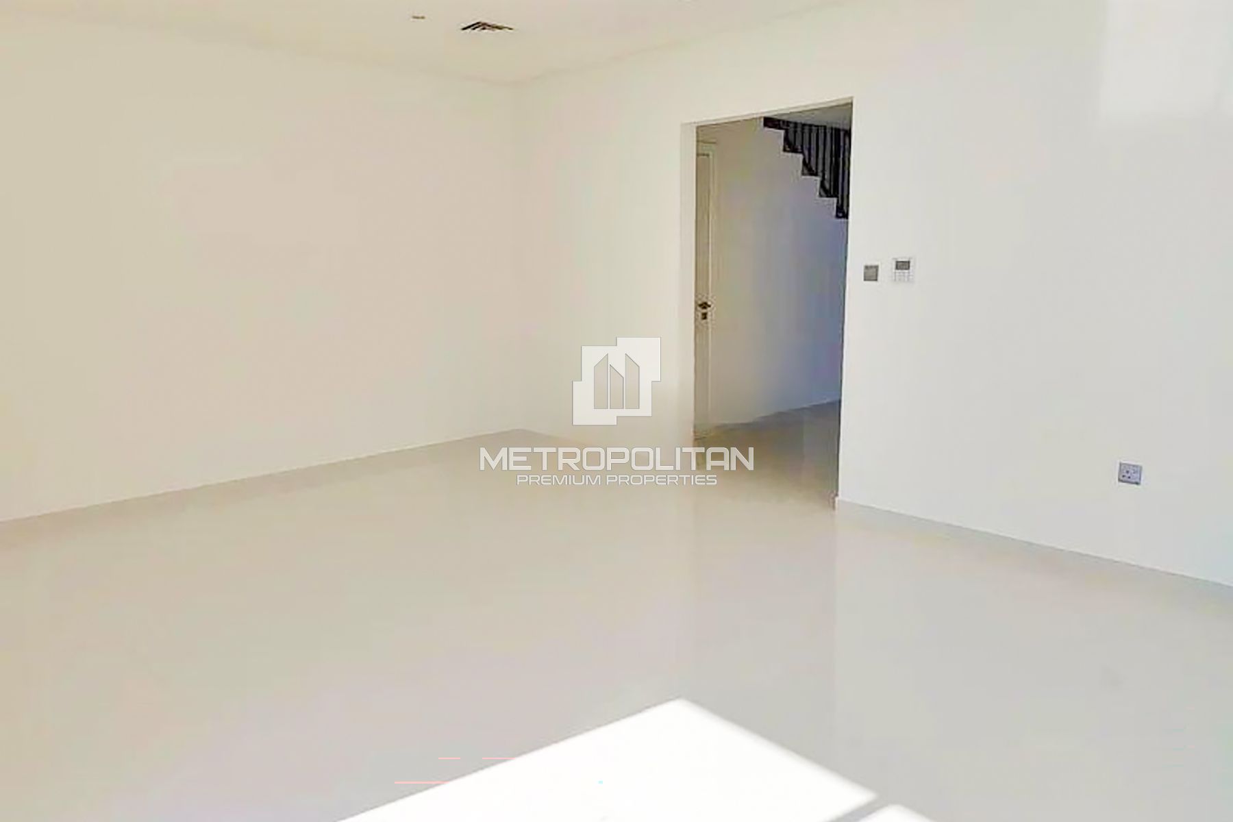 R2M14 | Near Pool | 3+Maid | Closed Kitchen