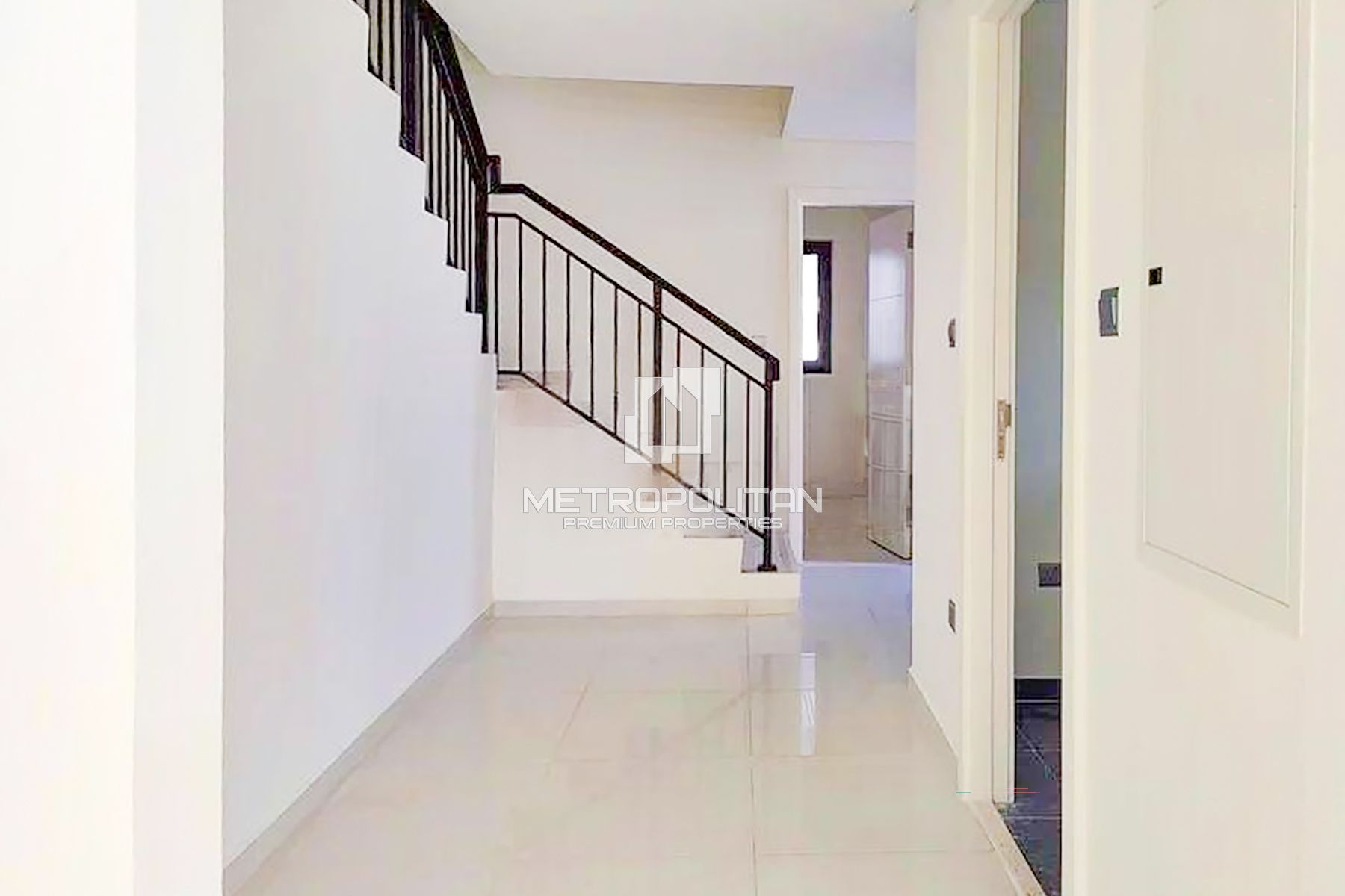R2M14 | Near Pool | 3+Maid | Closed Kitchen