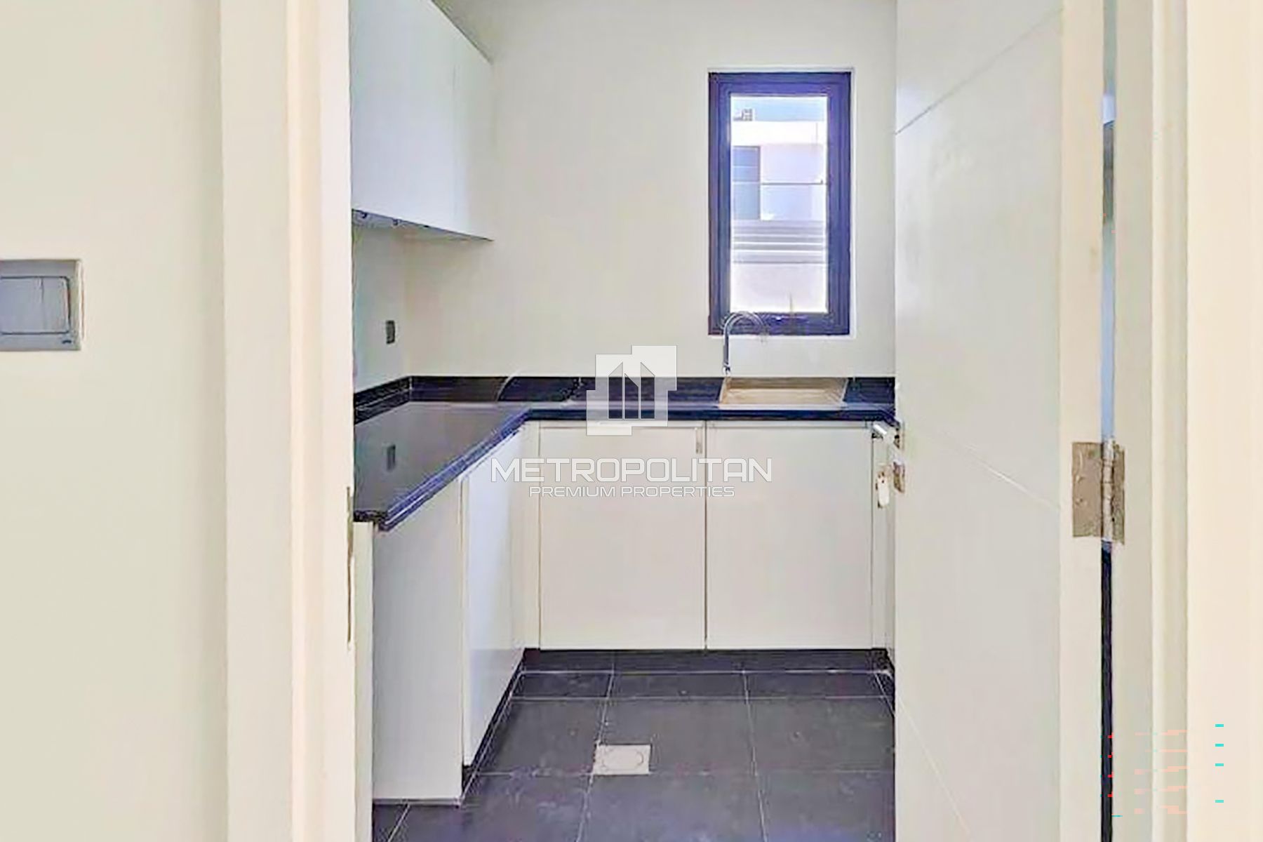 R2M14 | Near Pool | 3+Maid | Closed Kitchen