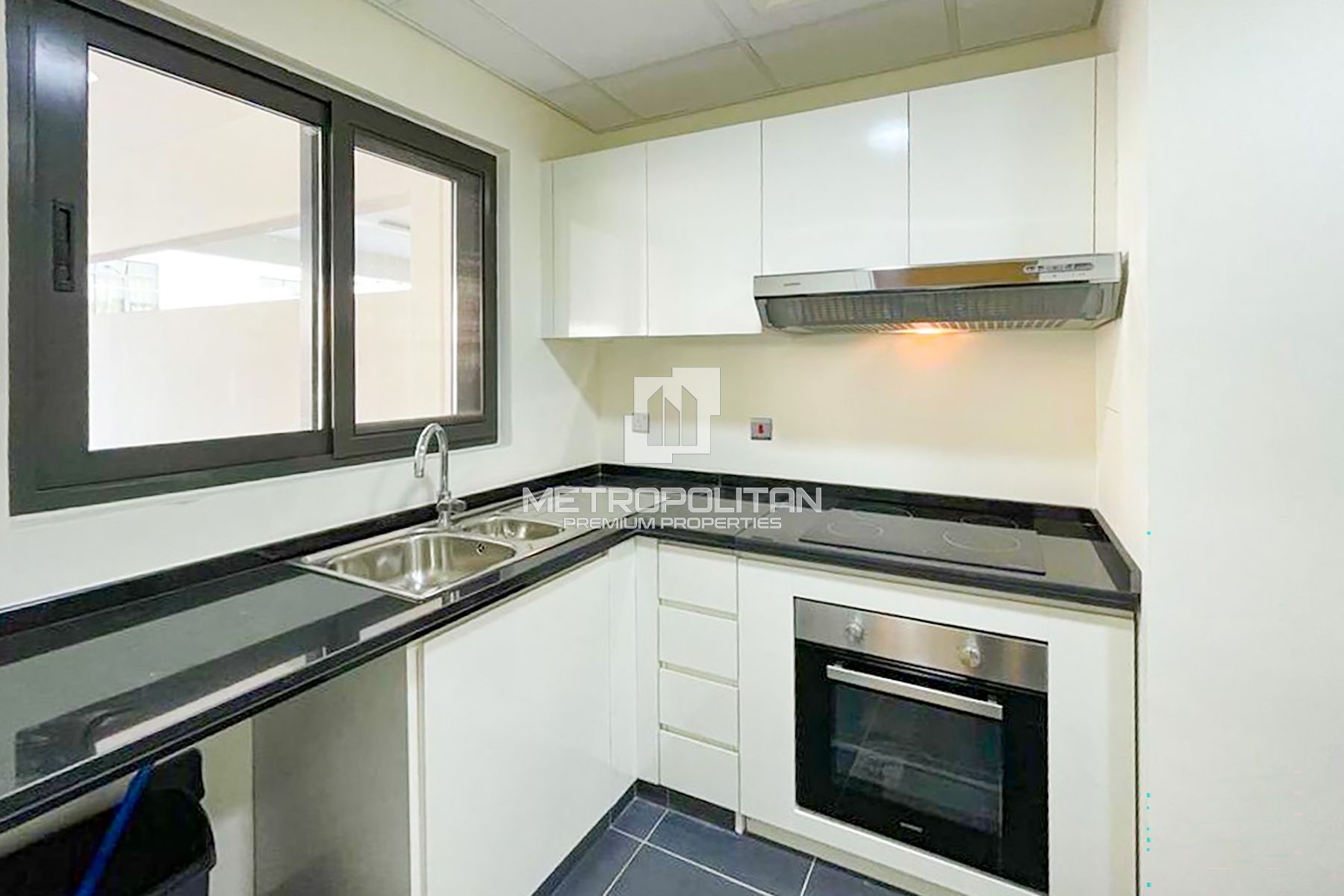 R2M14 | Near Pool | 3+Maid | Closed Kitchen