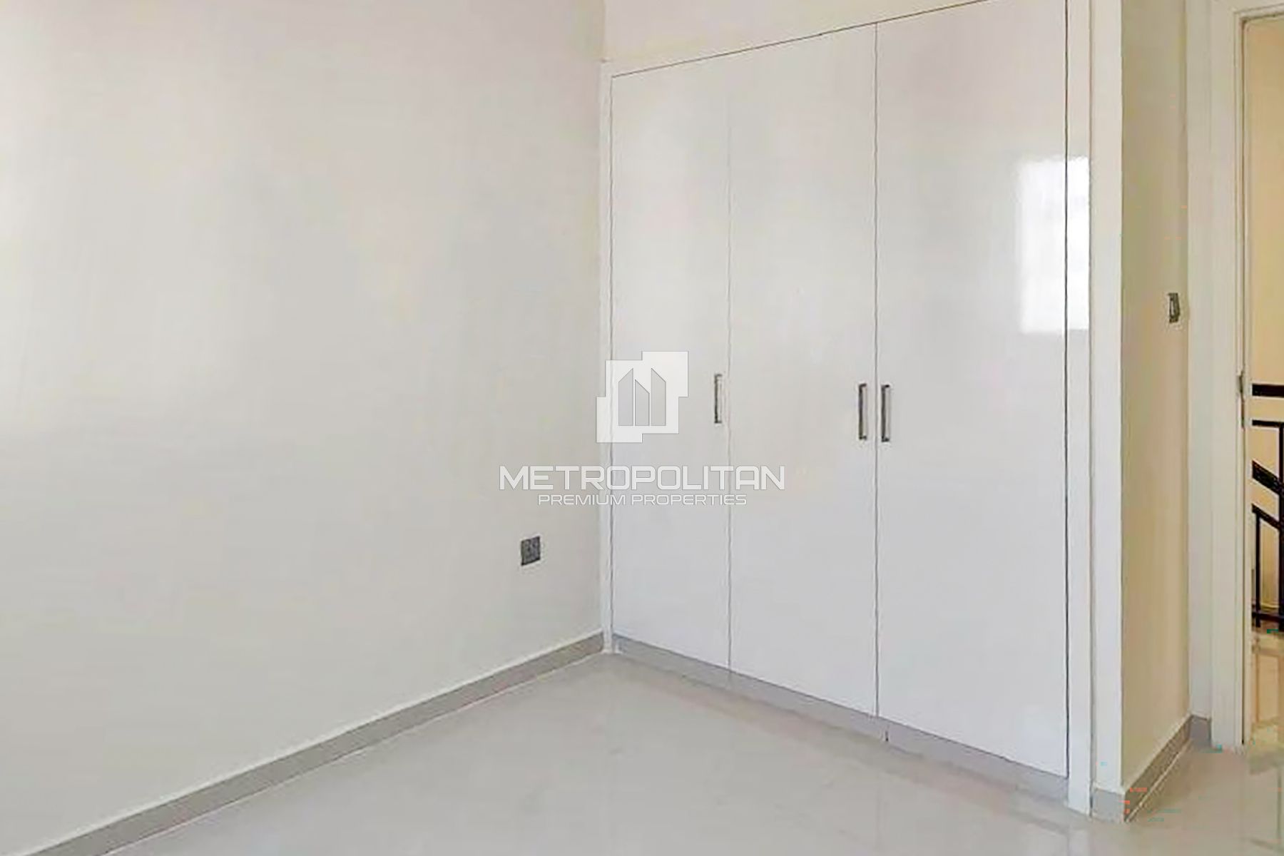 R2M14 | Near Pool | 3+Maid | Closed Kitchen