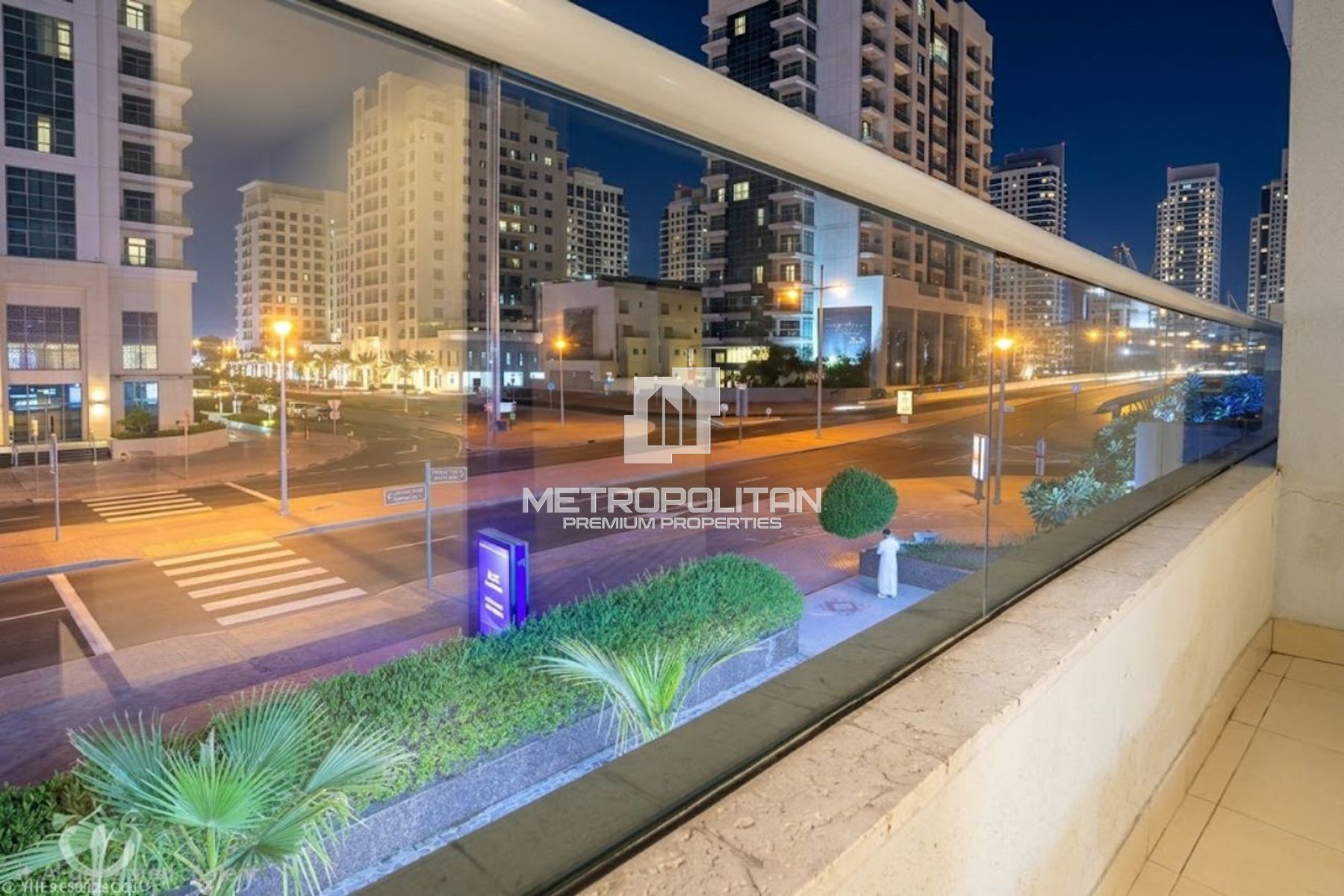 Exclusive | Near Metro | Fitted Kitchen | Rented