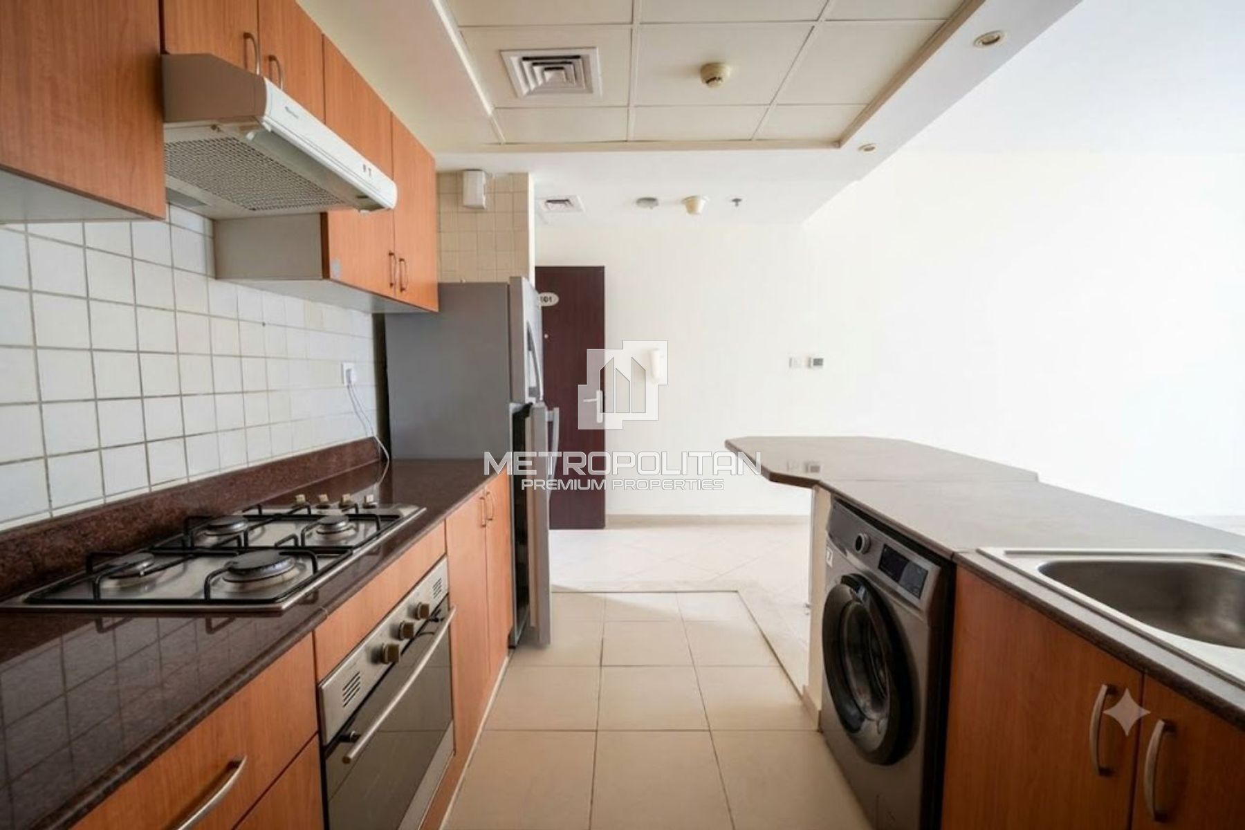 Exclusive | Near Metro | Fitted Kitchen | Rented