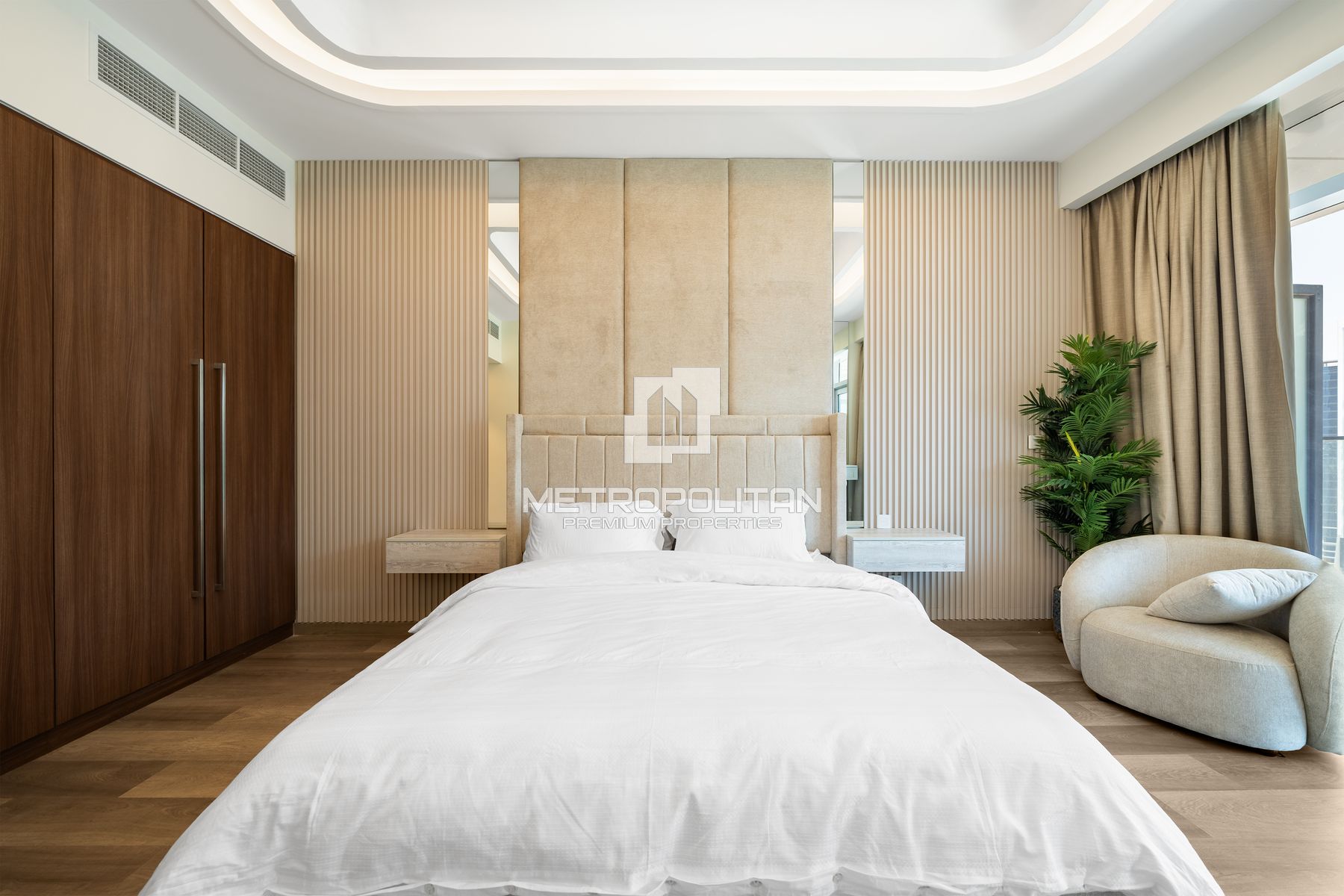 Upgraded | Furnished | Vacant | Canal View