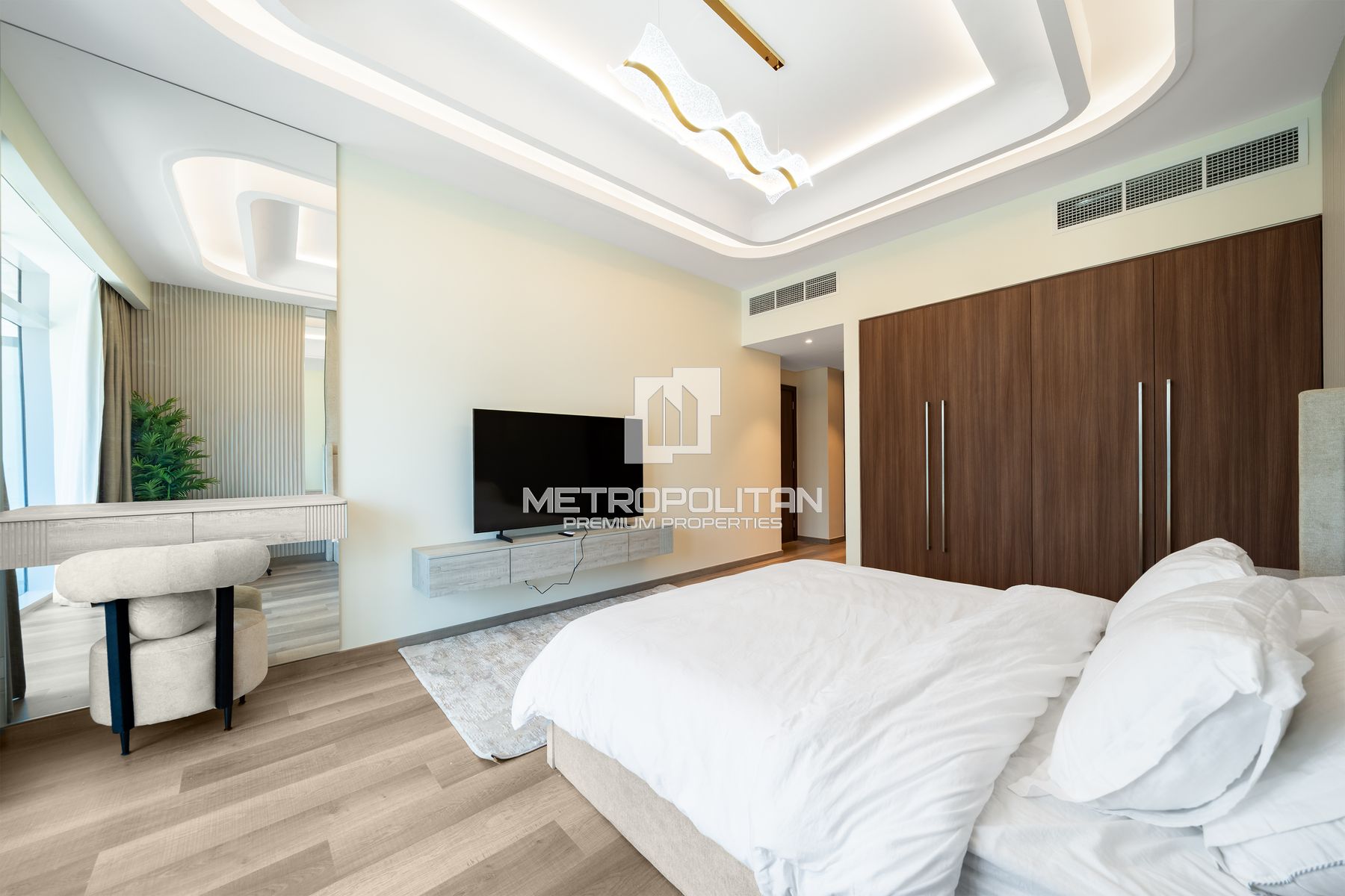 Upgraded | Furnished | Vacant | Canal View
