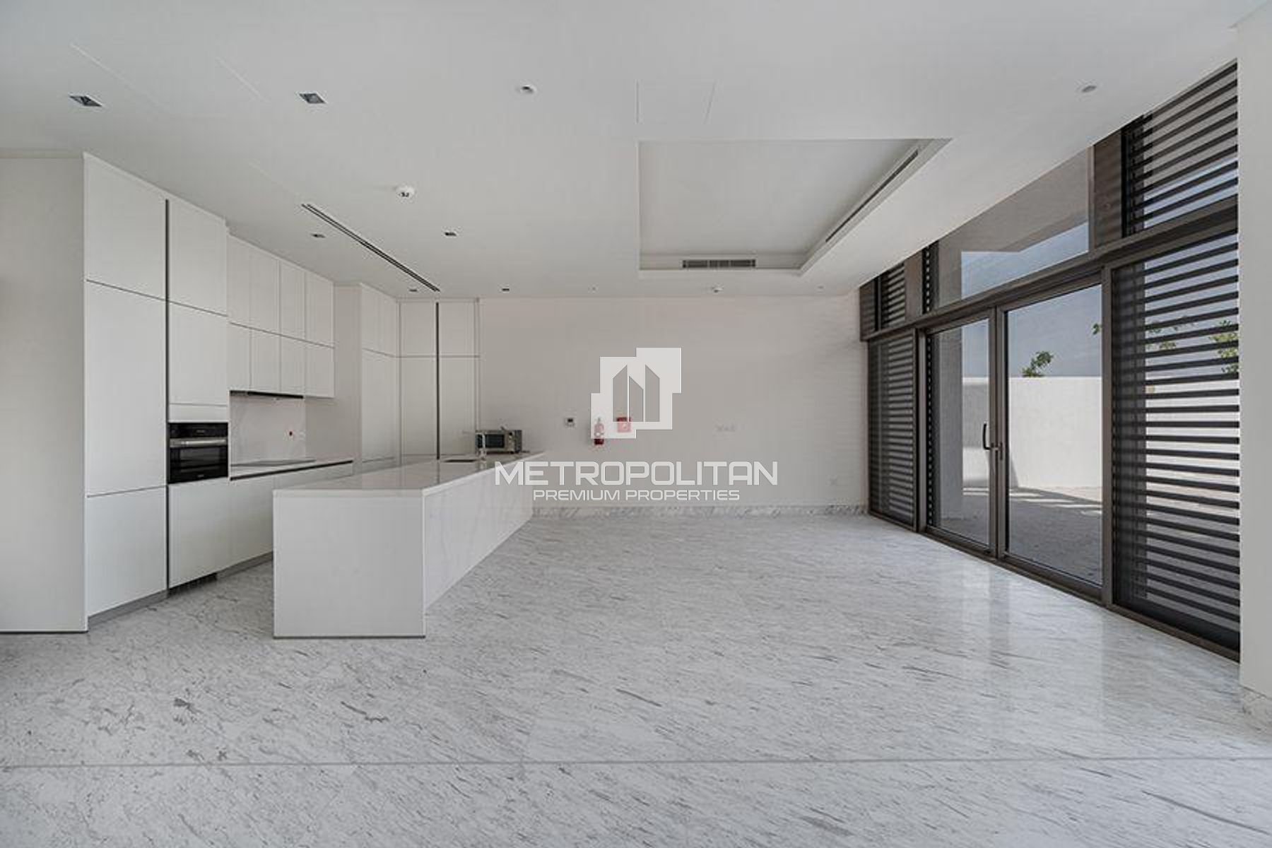 6BR Contemporary Villa | Direct Lagoon Access