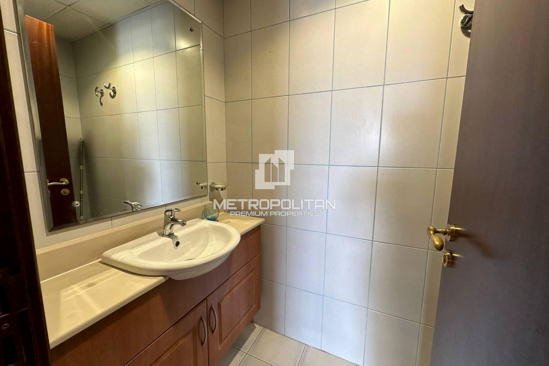 Prime Location | Ready to Move | Sea View