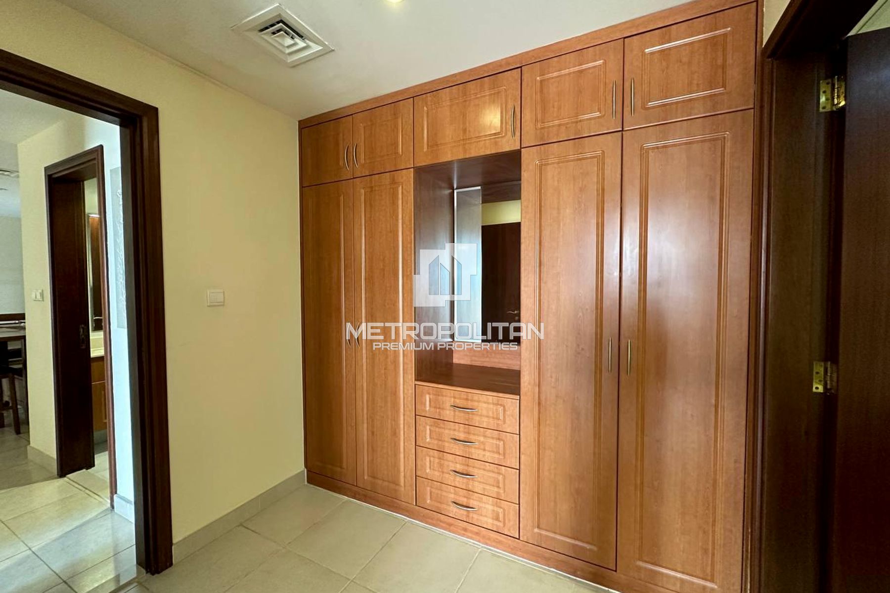 Prime Location | Ready to Move | Sea View