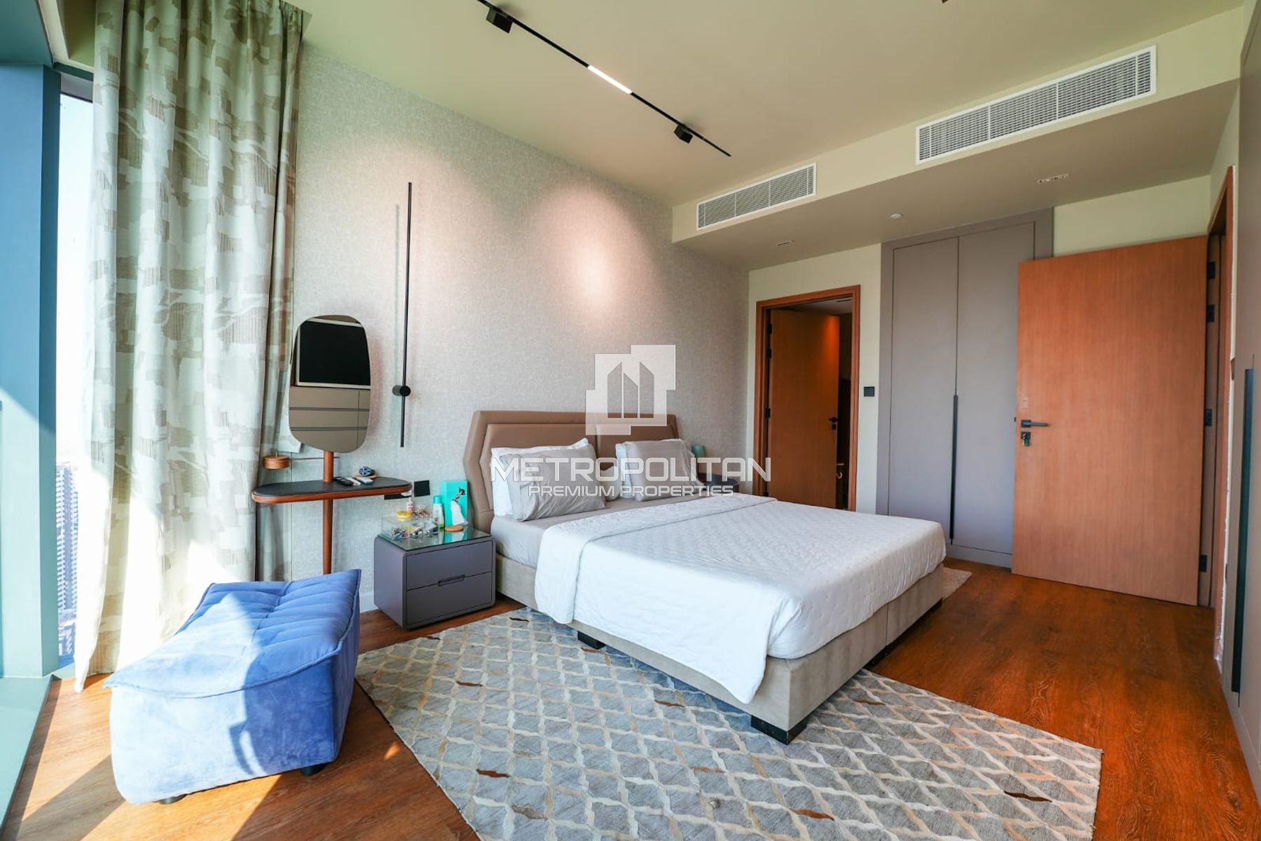 Upgraded | High Floor | Fully Furnished | Vacant