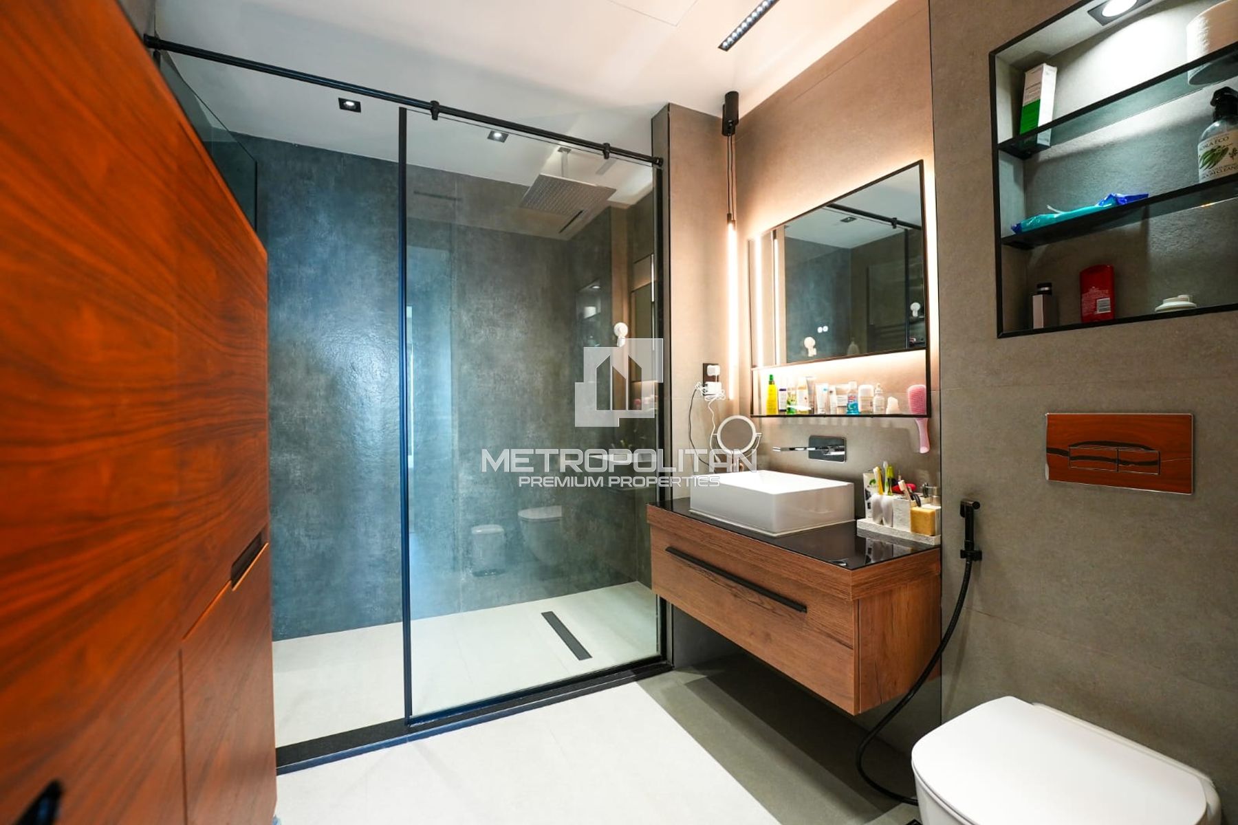 Upgraded | High Floor | Fully Furnished | Vacant