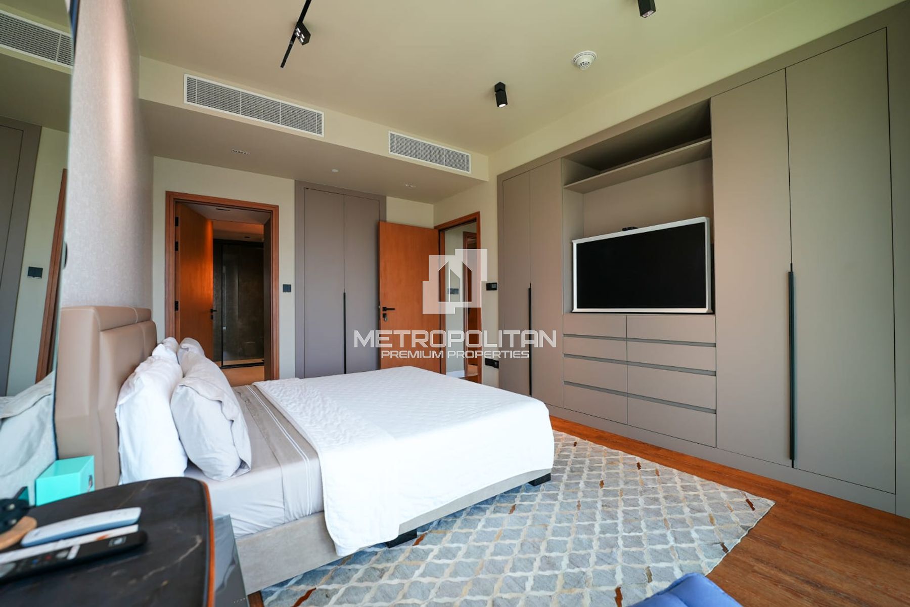 Upgraded | High Floor | Fully Furnished | Vacant