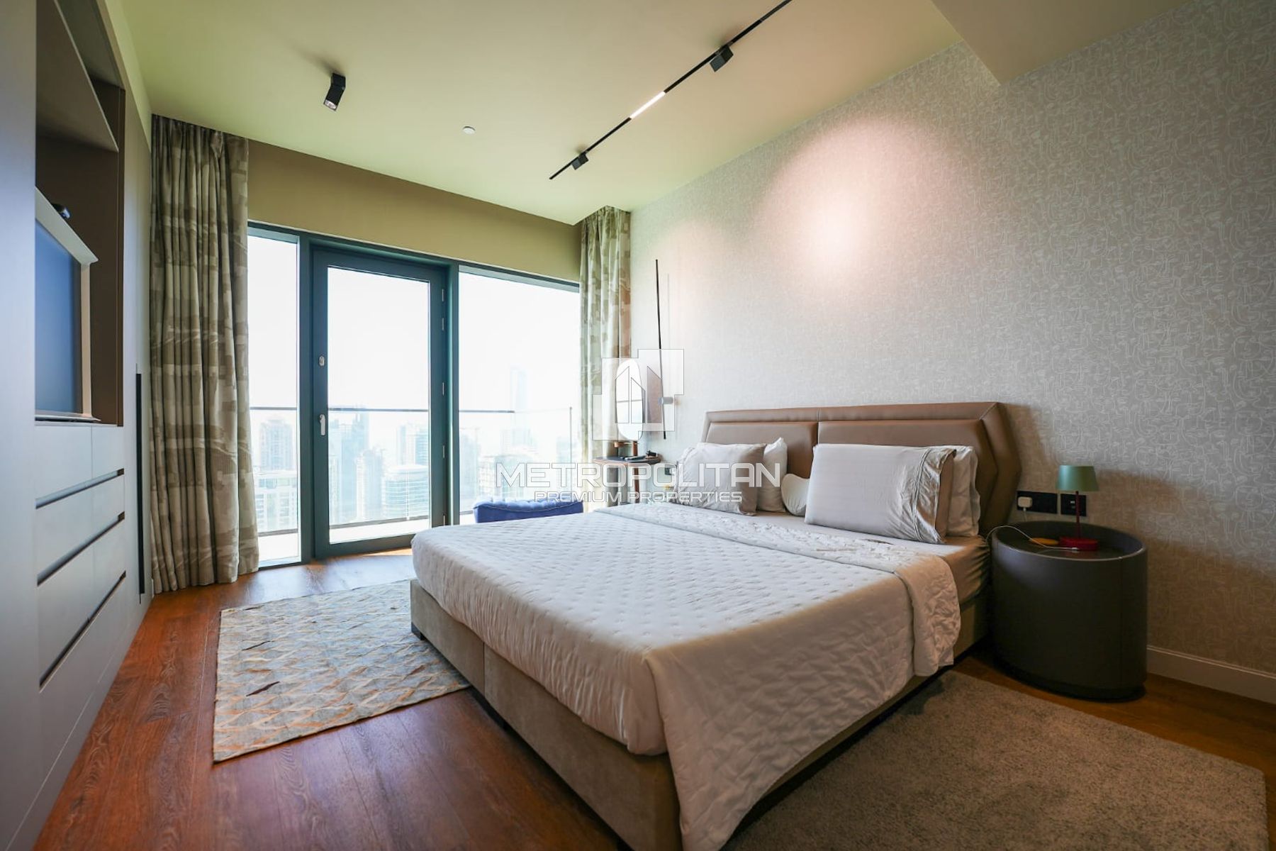 Upgraded | High Floor | Fully Furnished | Vacant