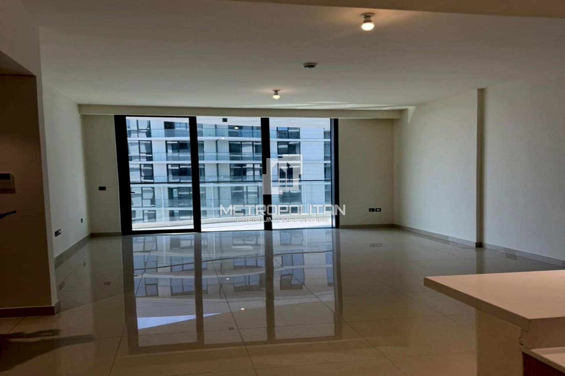 Ready To Move In| Beachside Living | Distress Deal