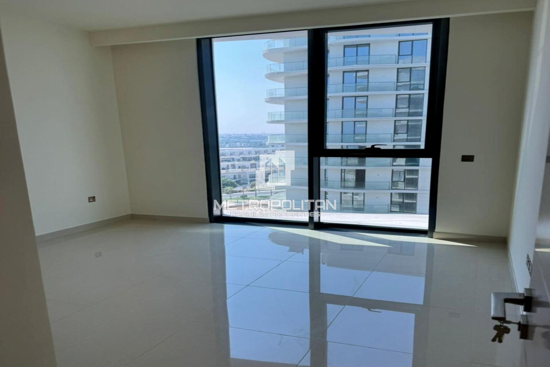 Ready To Move In| Beachside Living | Distress Deal
