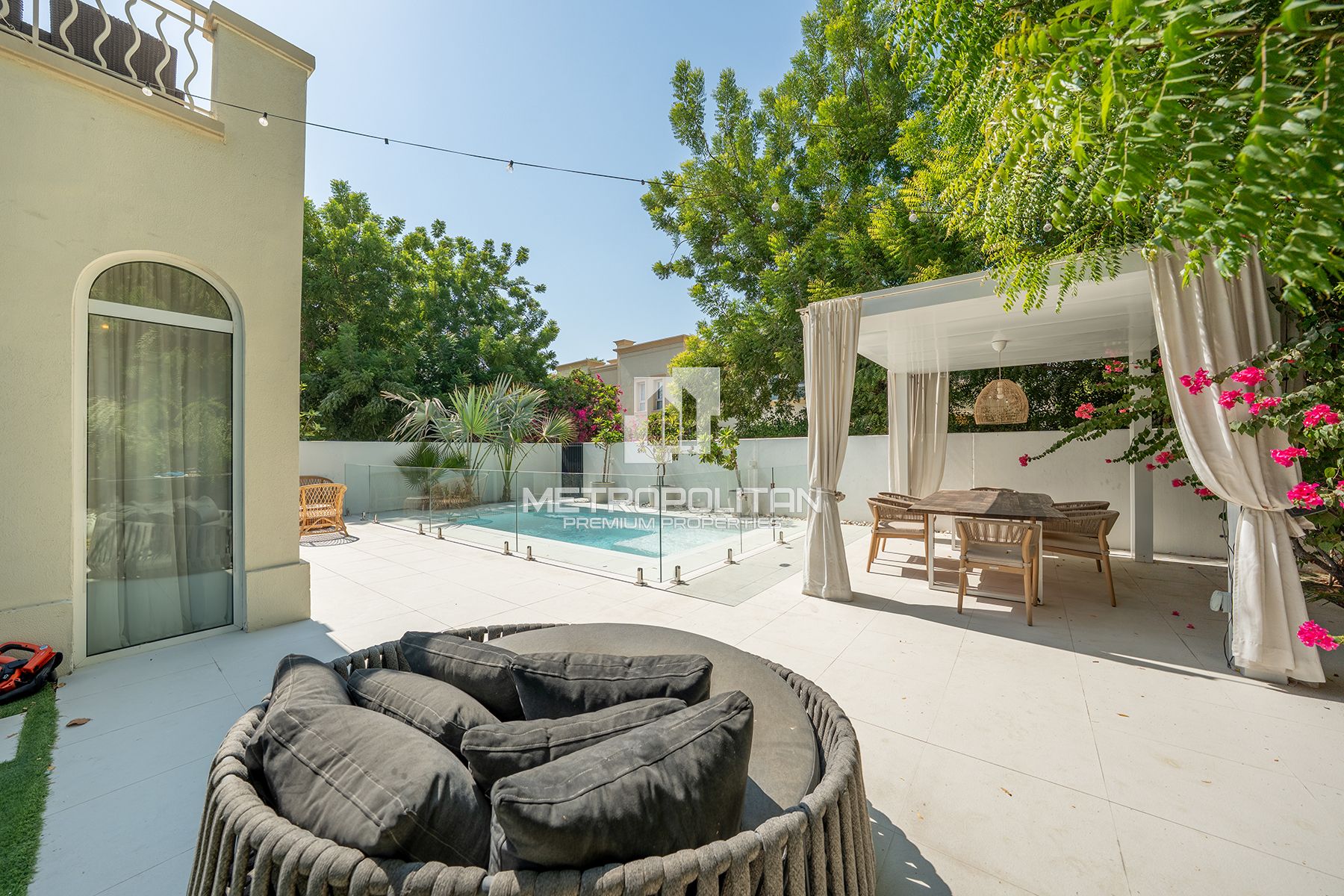 Corner Plot| Private Pool| Type 4E | Family Living