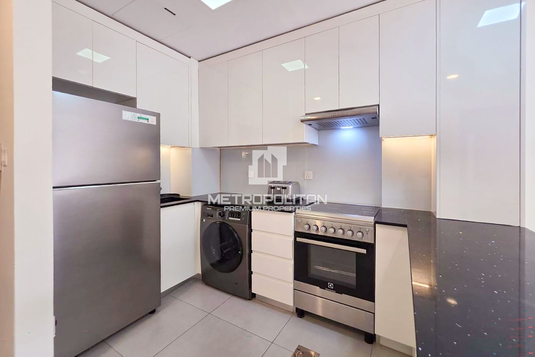 PRIME LOCATION | SPACIOUS LAYOUT | HOT DEAL