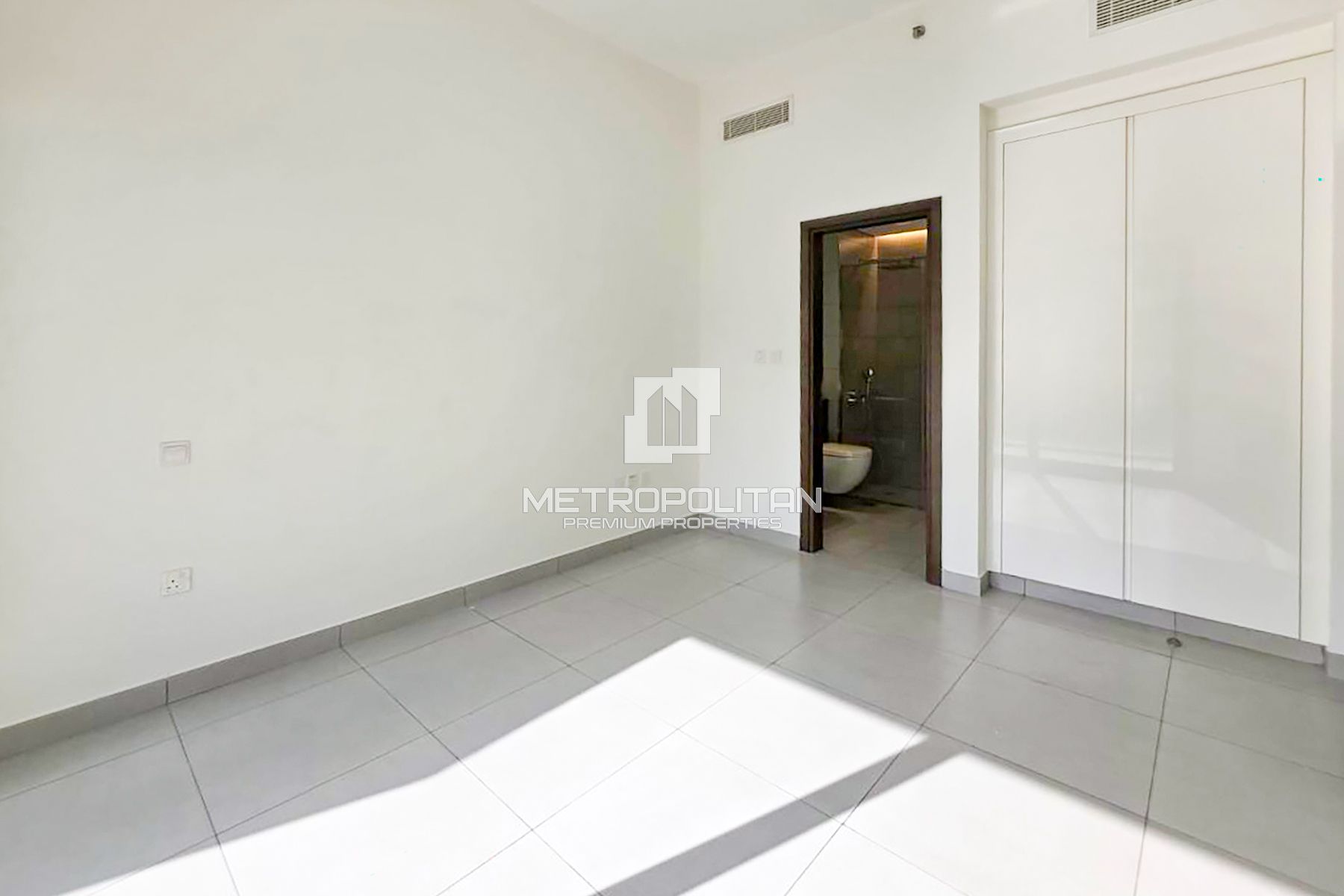 PRIME LOCATION | SPACIOUS LAYOUT | HOT DEAL