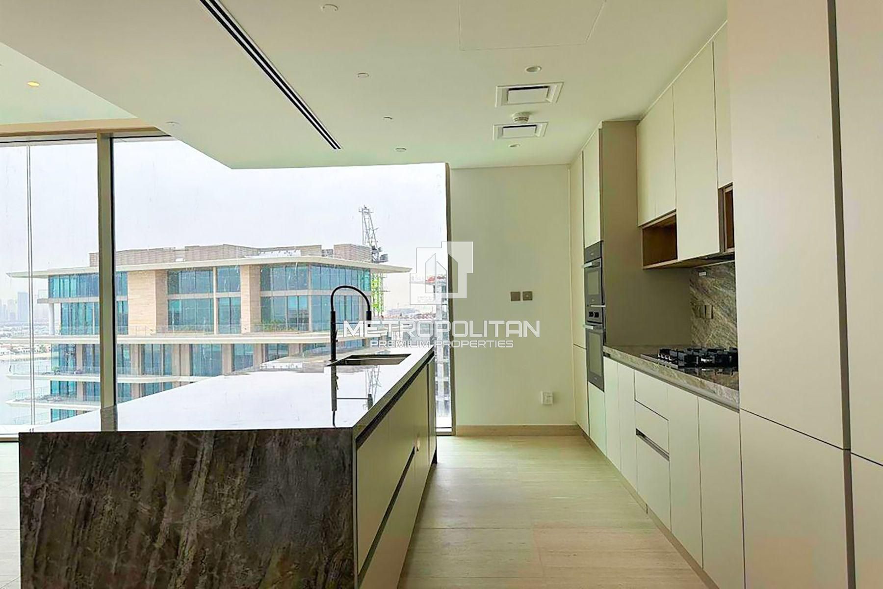 High Floor | Corner Unit | Palm and Marina Views
