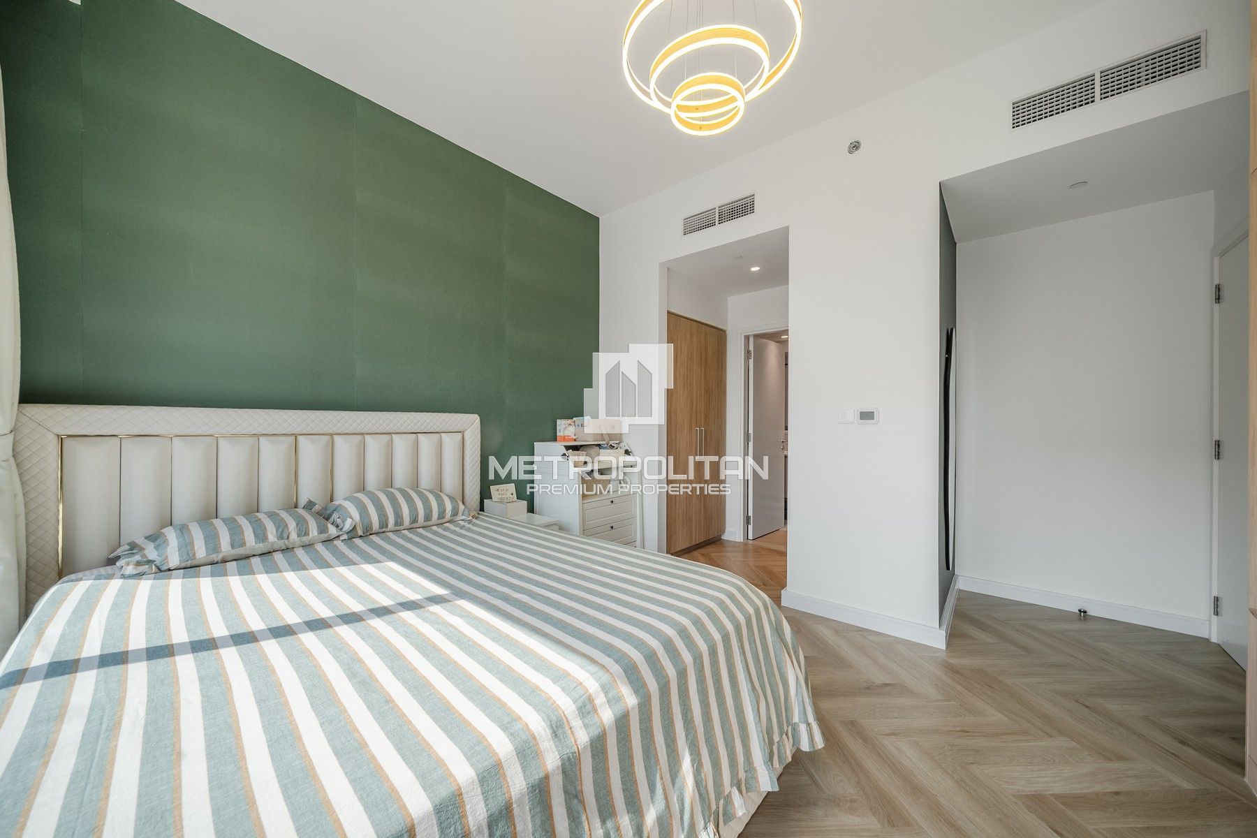VOT | Semi Upgrade | Middle Floor | Furnished