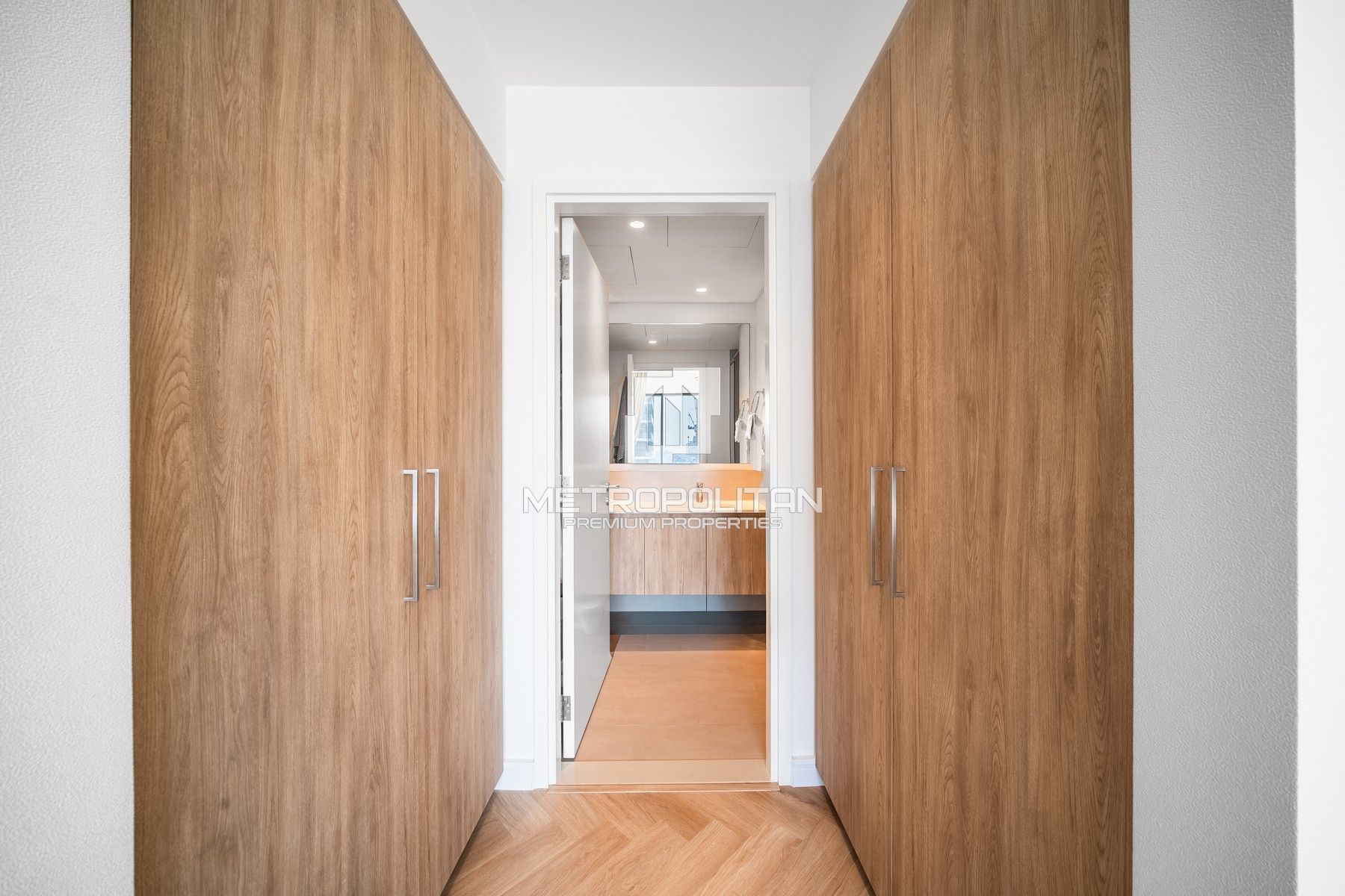 VOT | Semi Upgrade | Middle Floor | Furnished