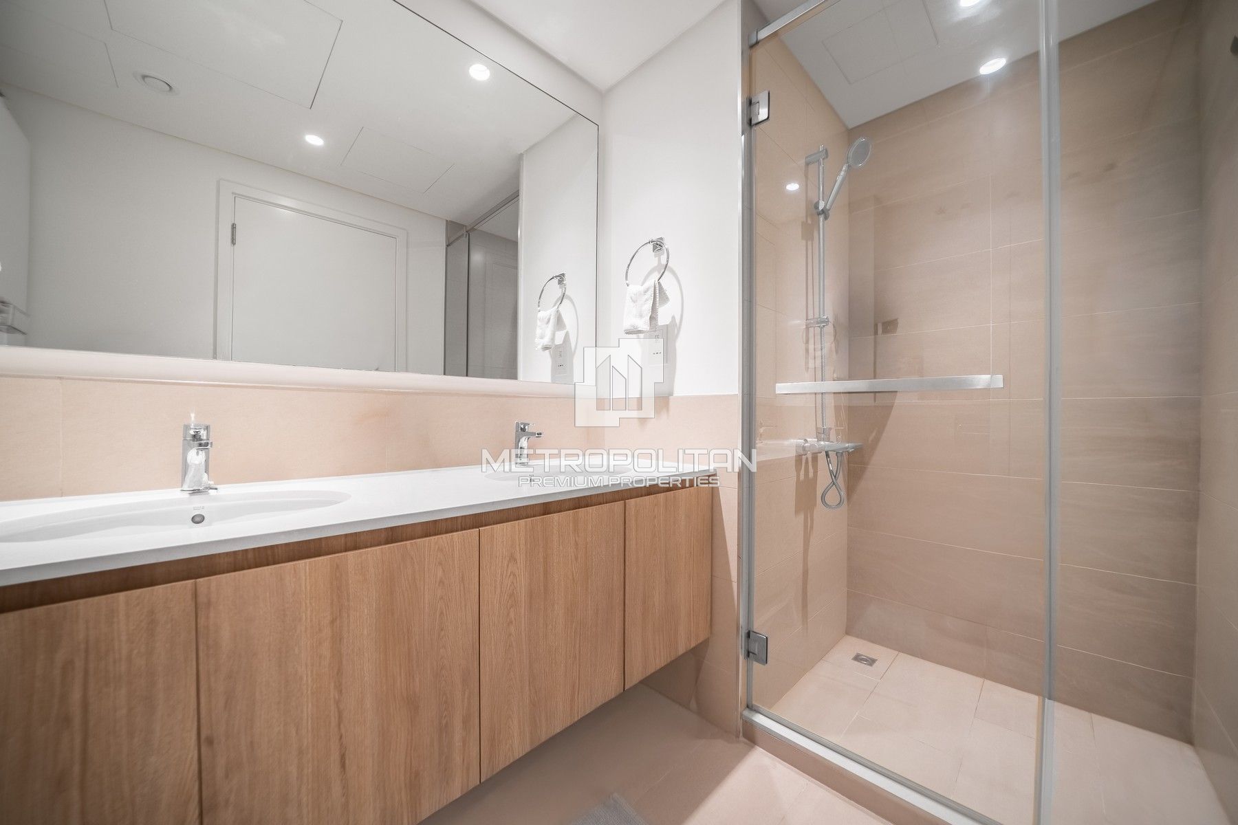 VOT | Semi Upgrade | Middle Floor | Furnished