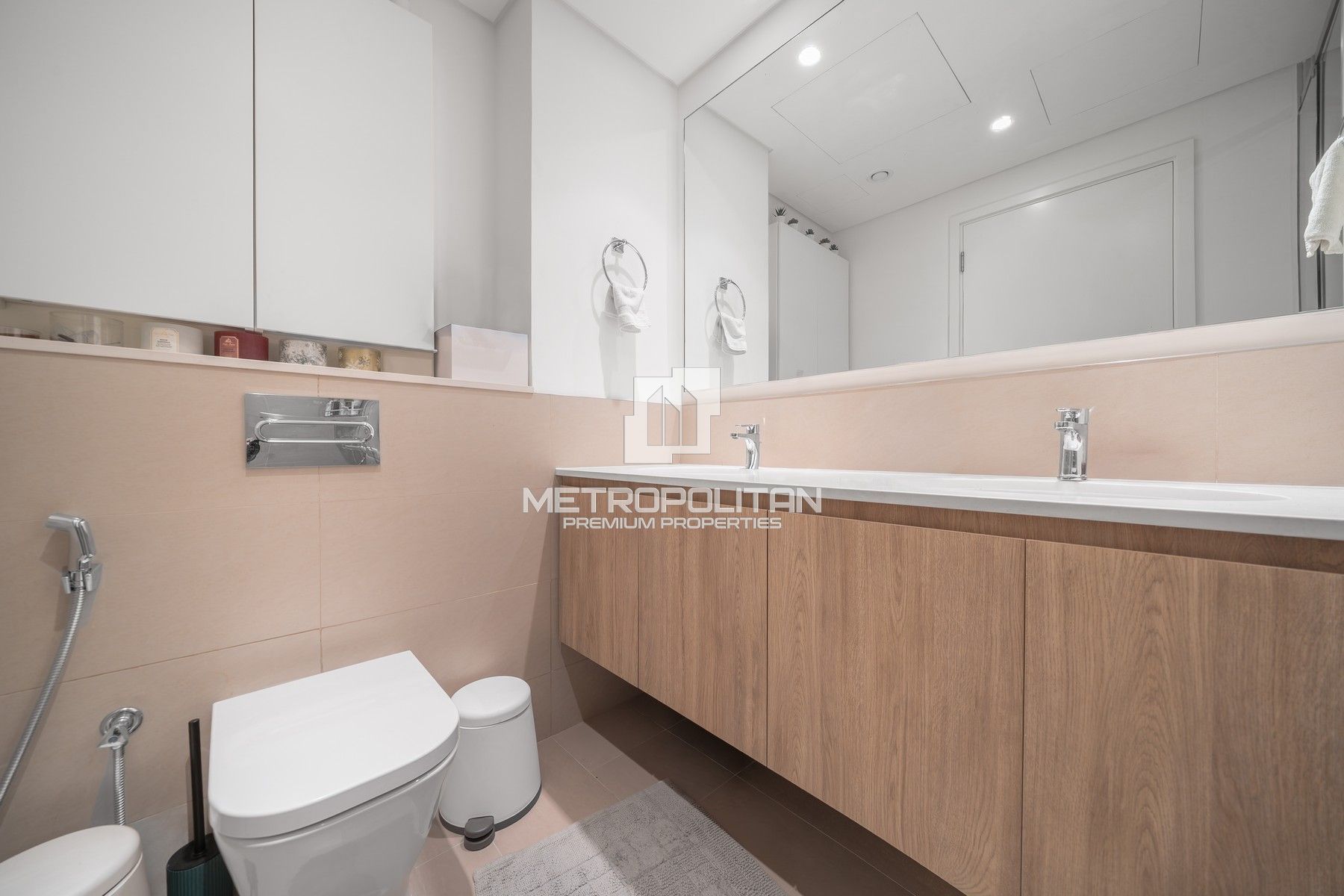 VOT | Semi Upgrade | Middle Floor | Furnished