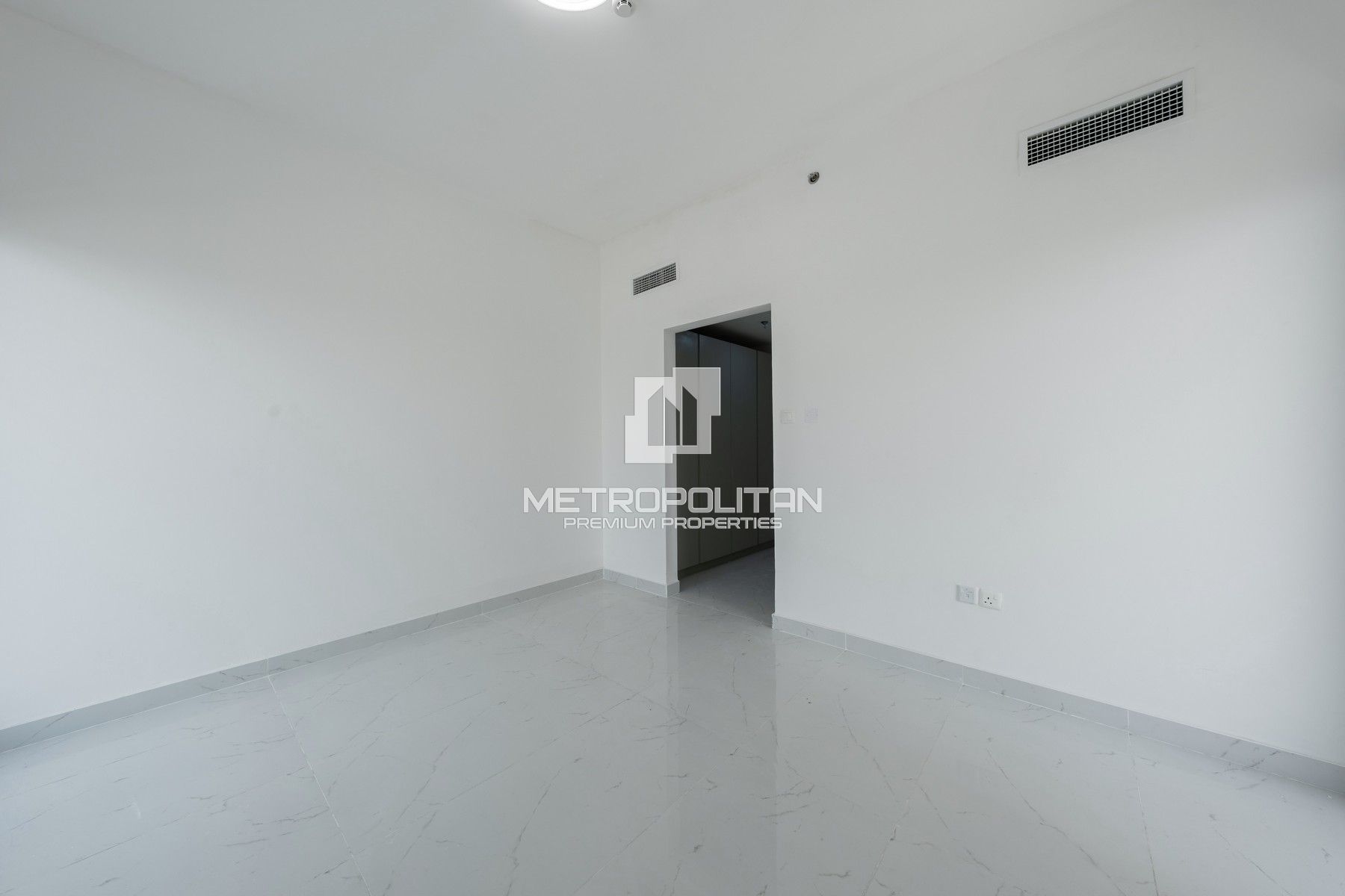Upgraded Closed Kitchen | Vastu | Vacant Now