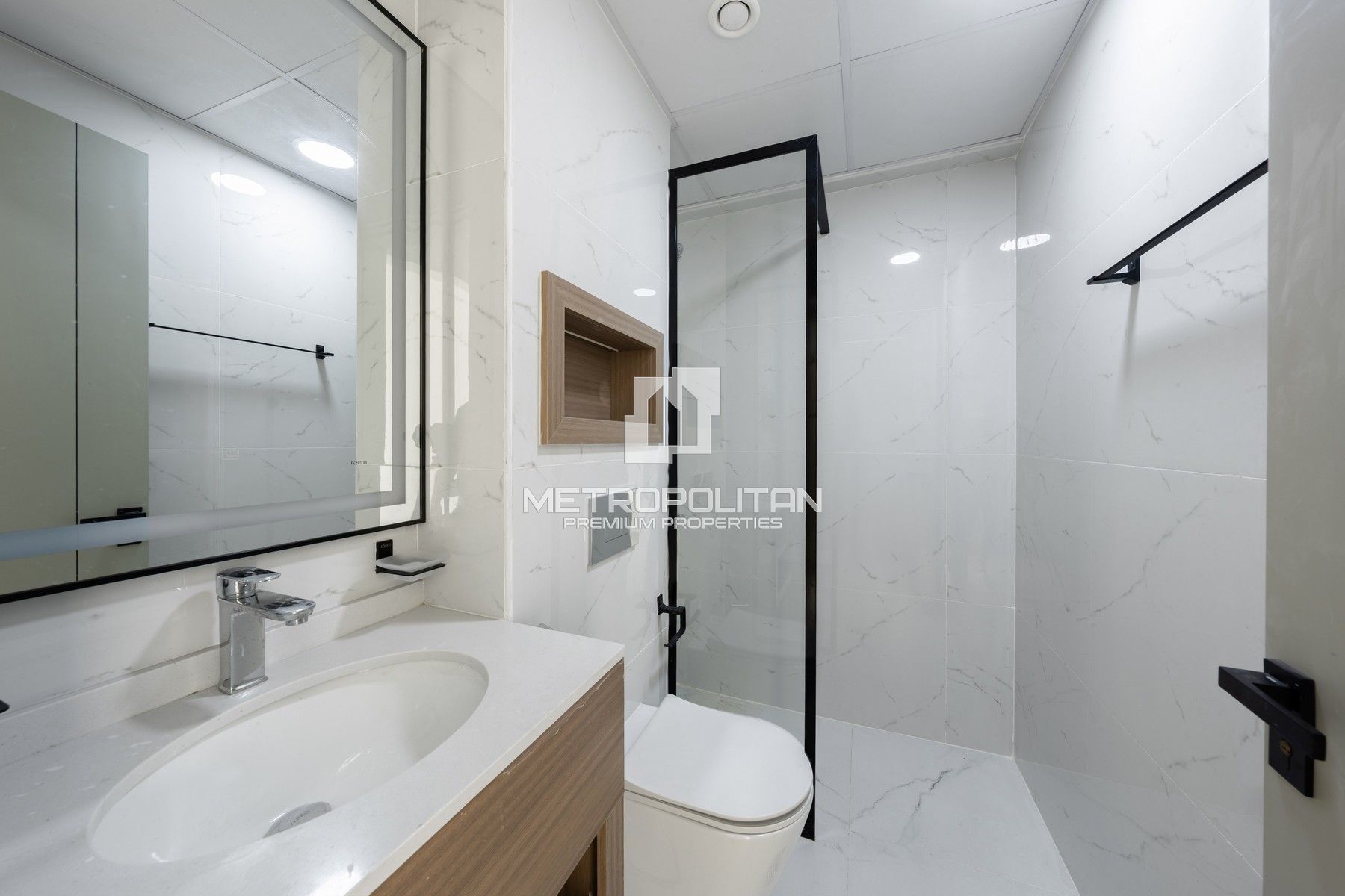 Upgraded Closed Kitchen | Vastu | Vacant Now
