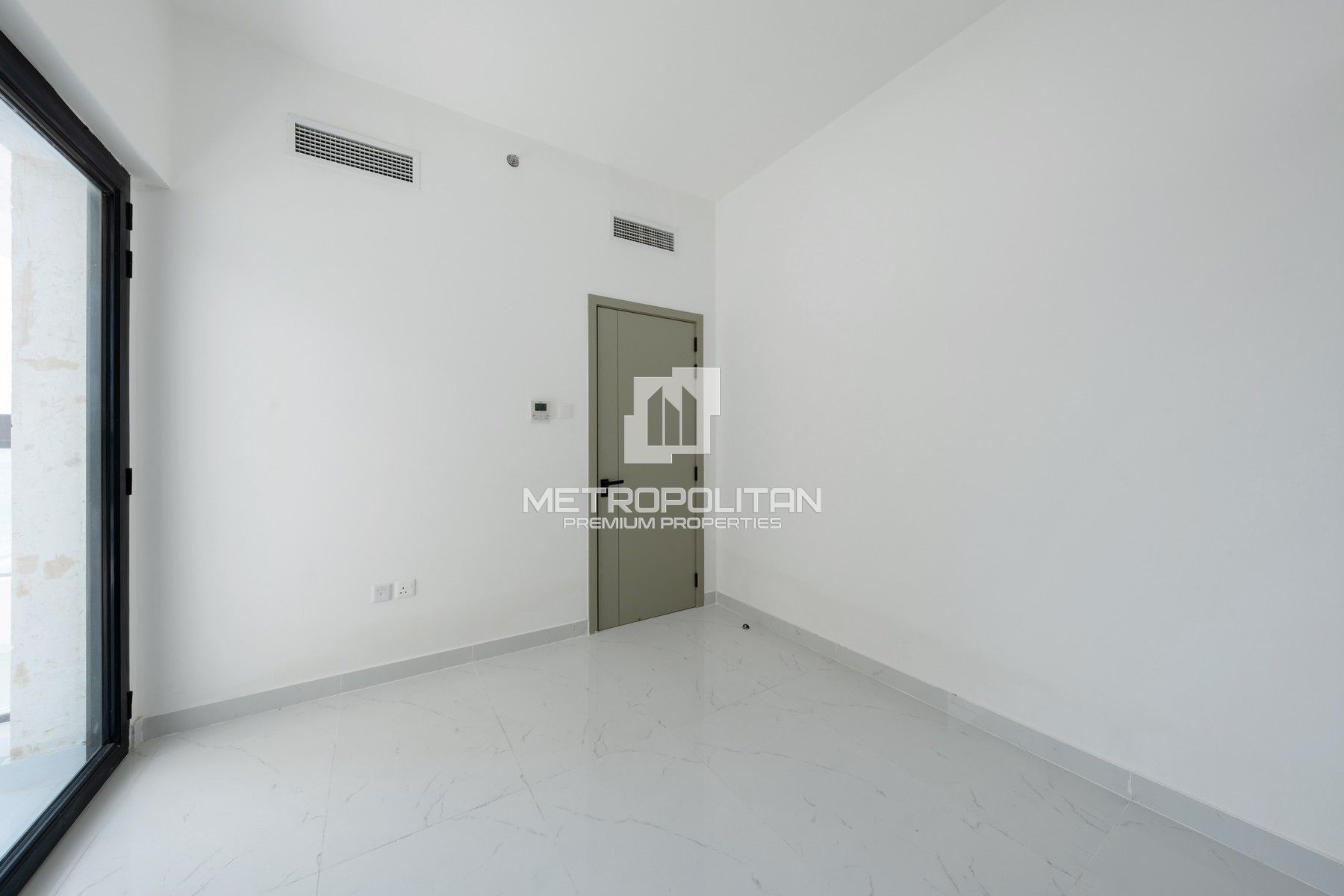 Upgraded Closed Kitchen | Vastu | Vacant Now