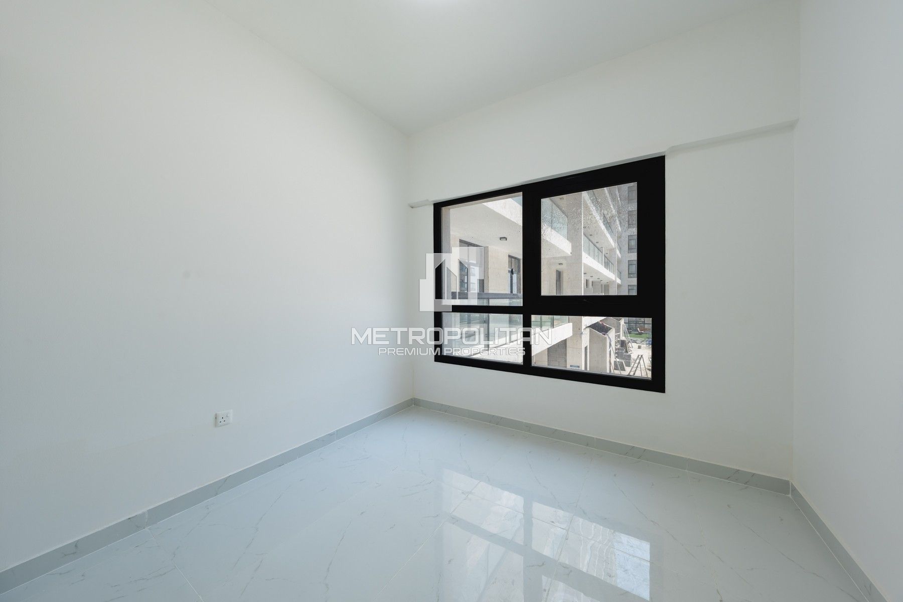 Upgraded Closed Kitchen | Vastu | Vacant Now