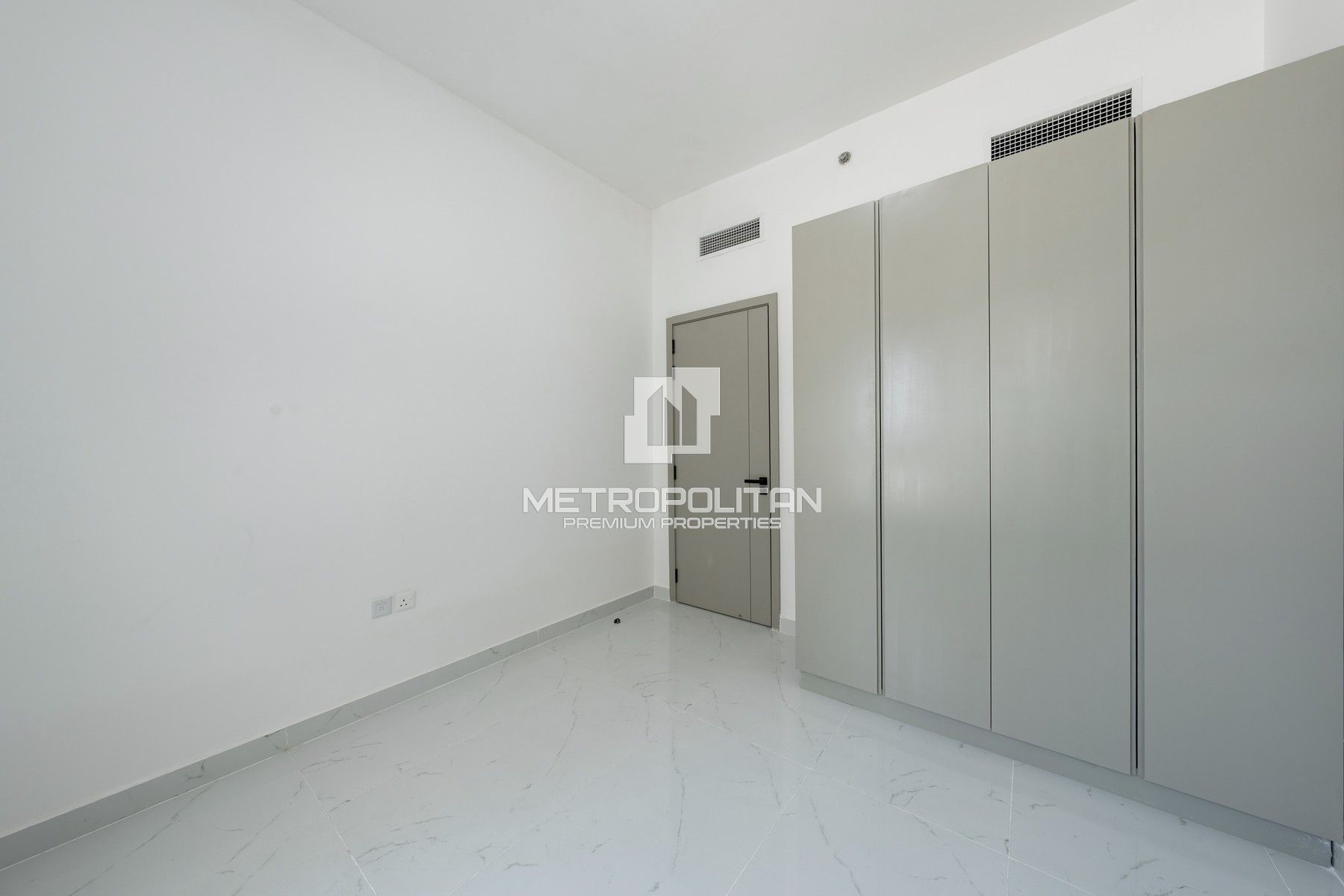 Upgraded Closed Kitchen | Vastu | Vacant Now