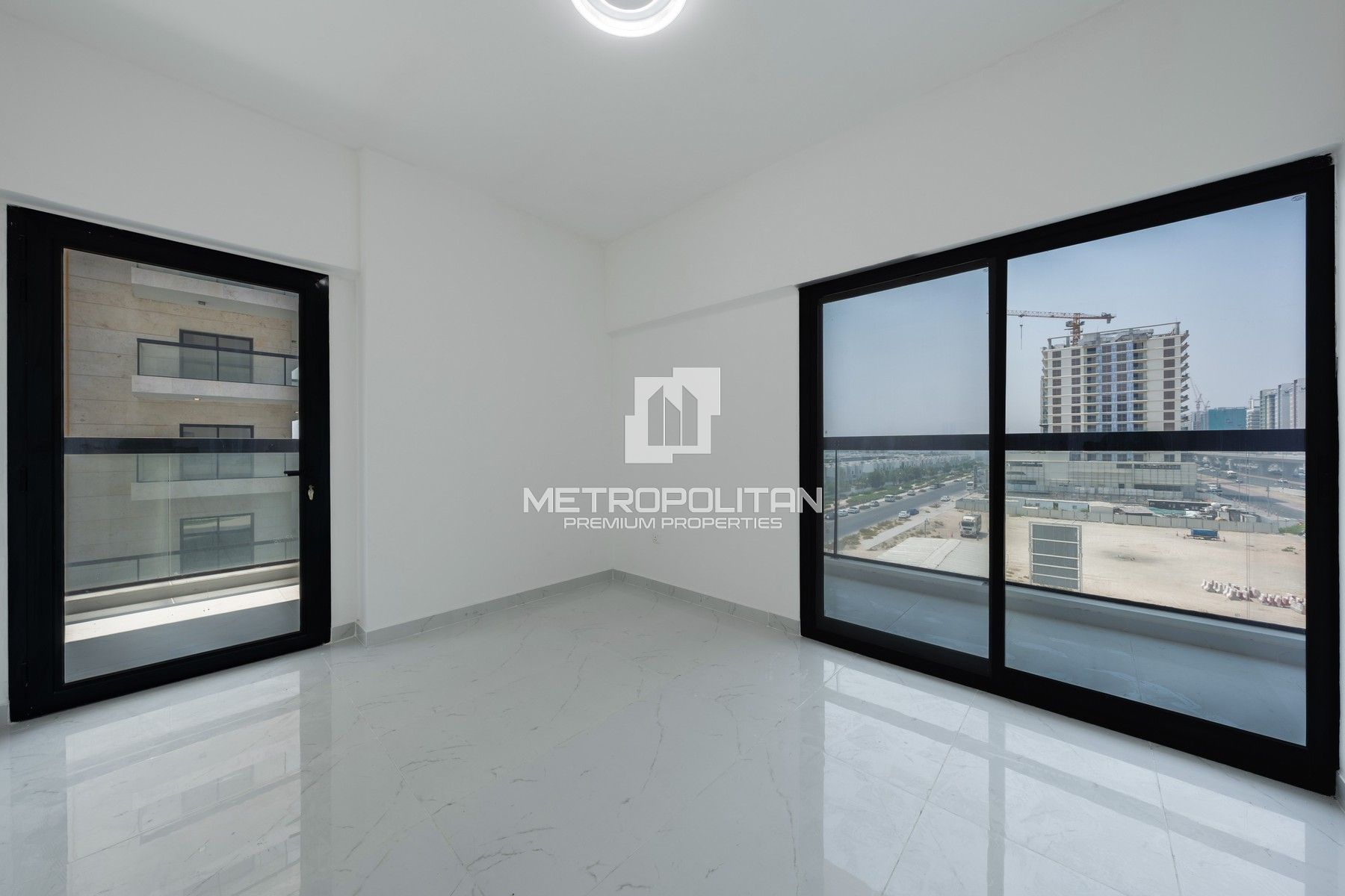 Upgraded Closed Kitchen | Vastu | Vacant Now