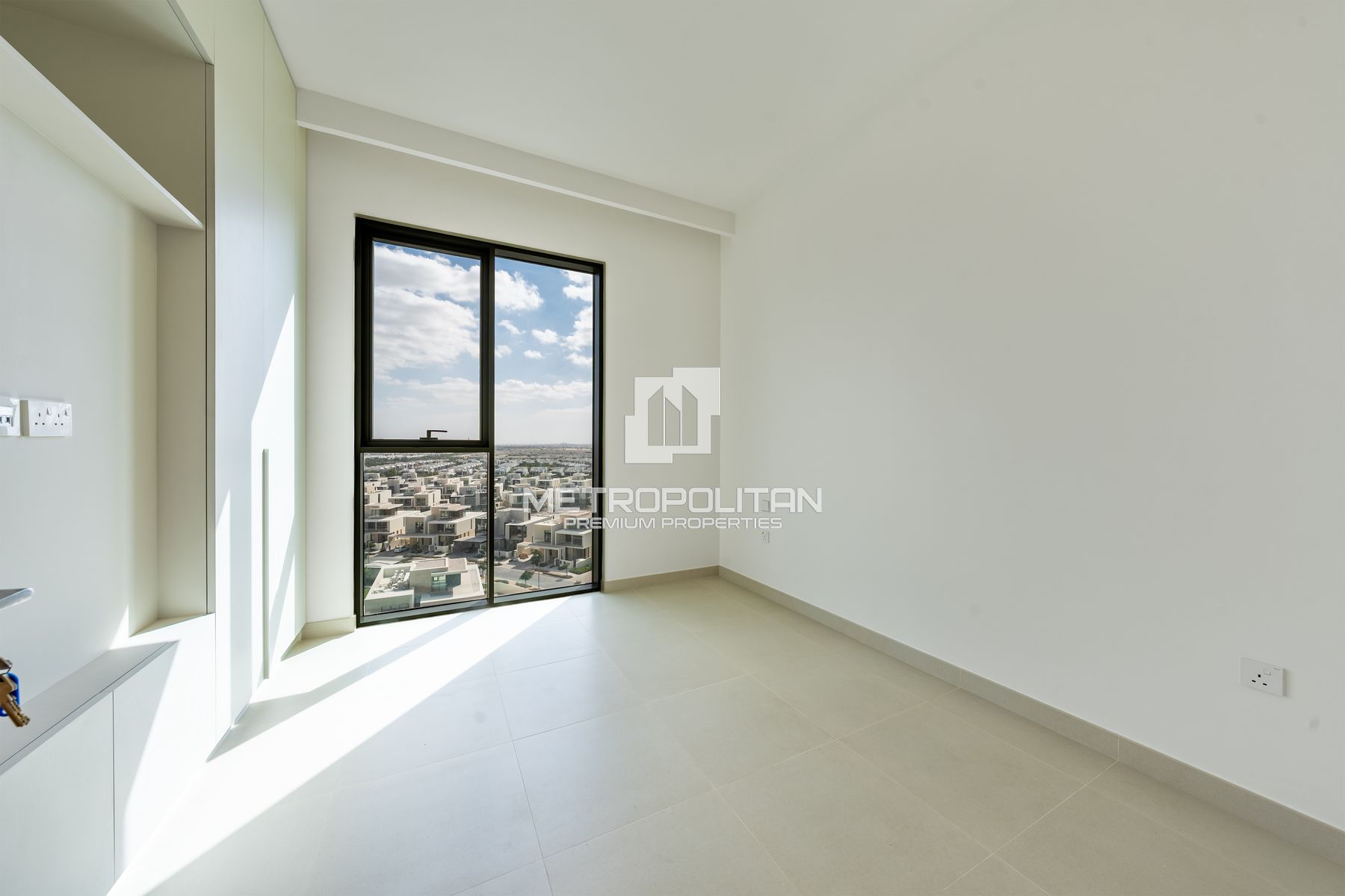 Sleek and Modern | Redy to Move | Prime Community